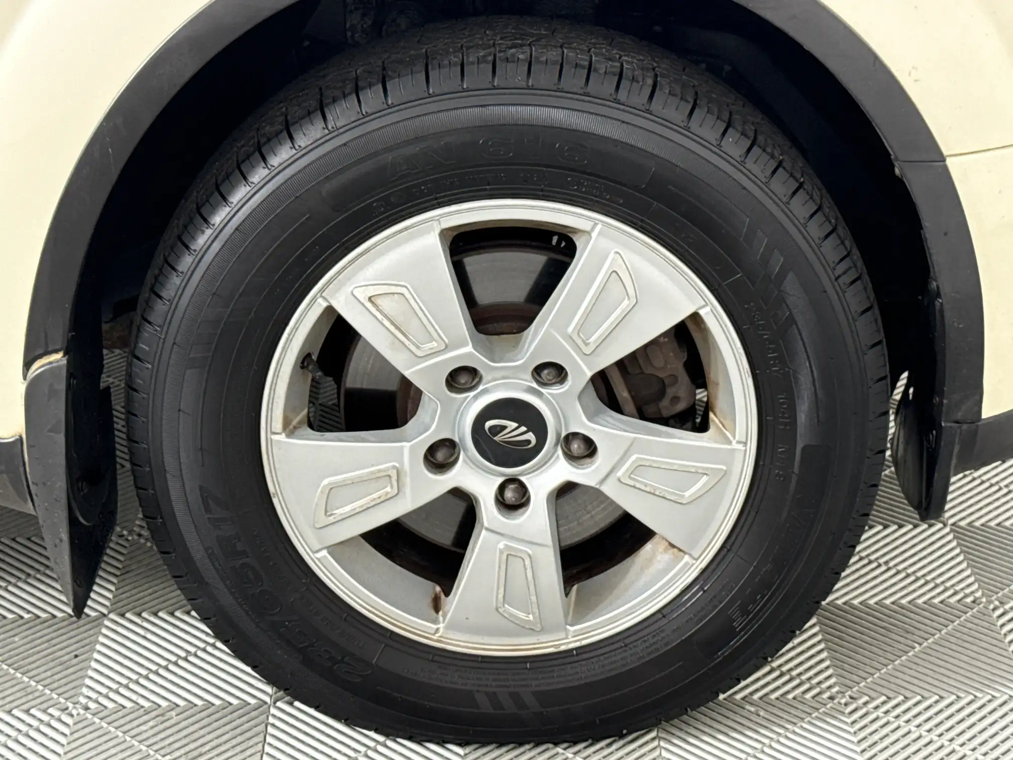 Mahindra XUV