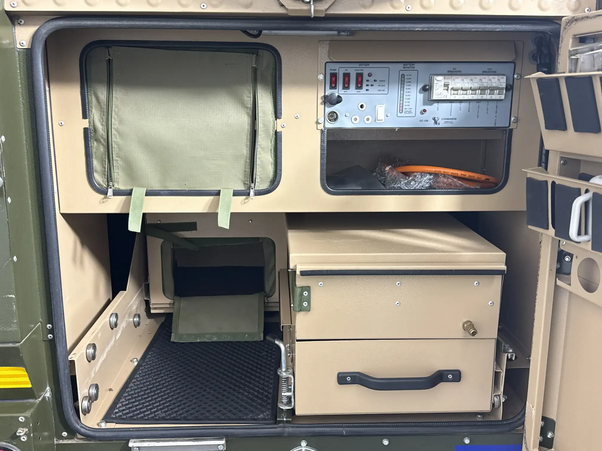 Conqueror Compact 2