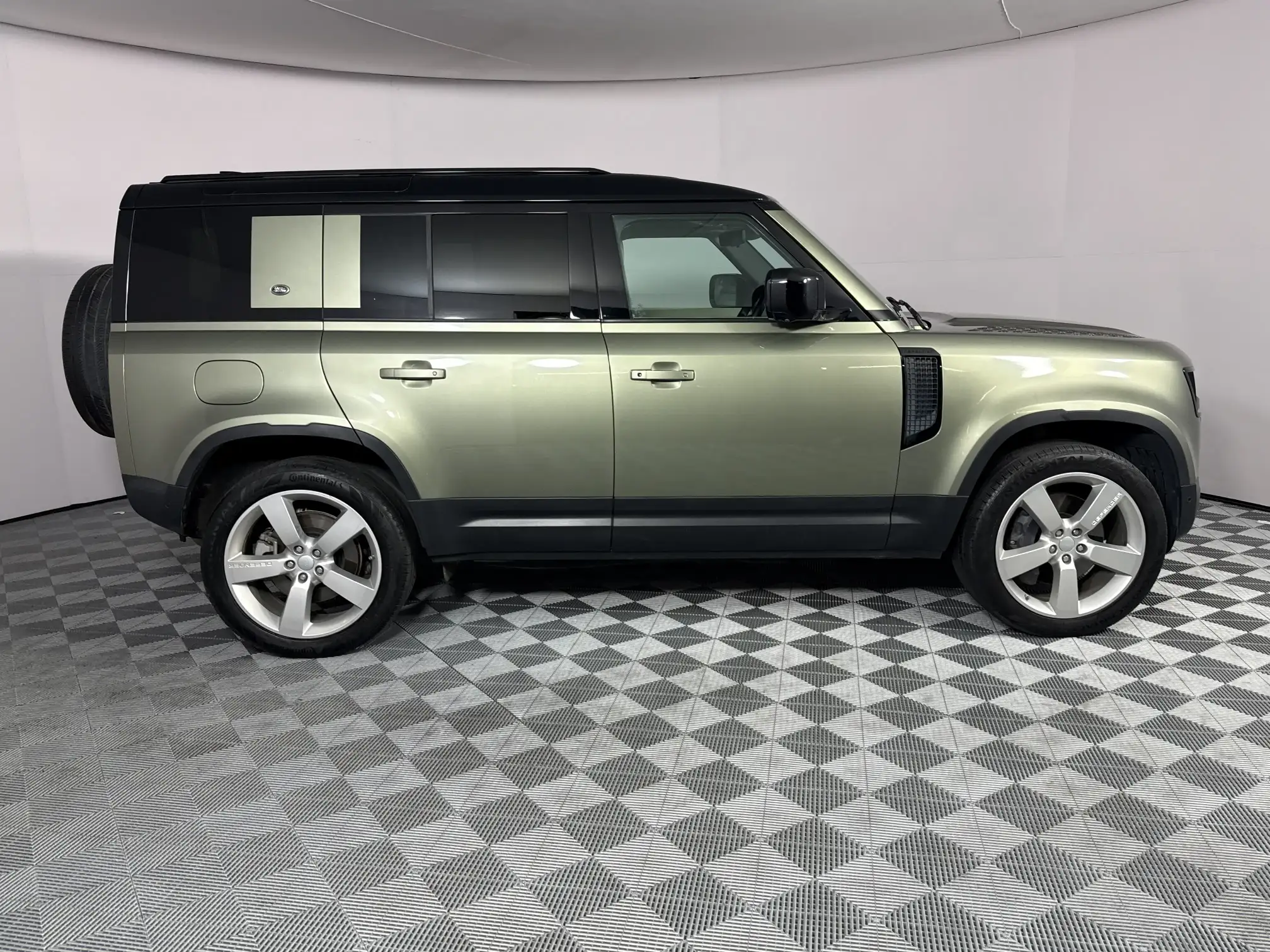 Land Rover Defender 110