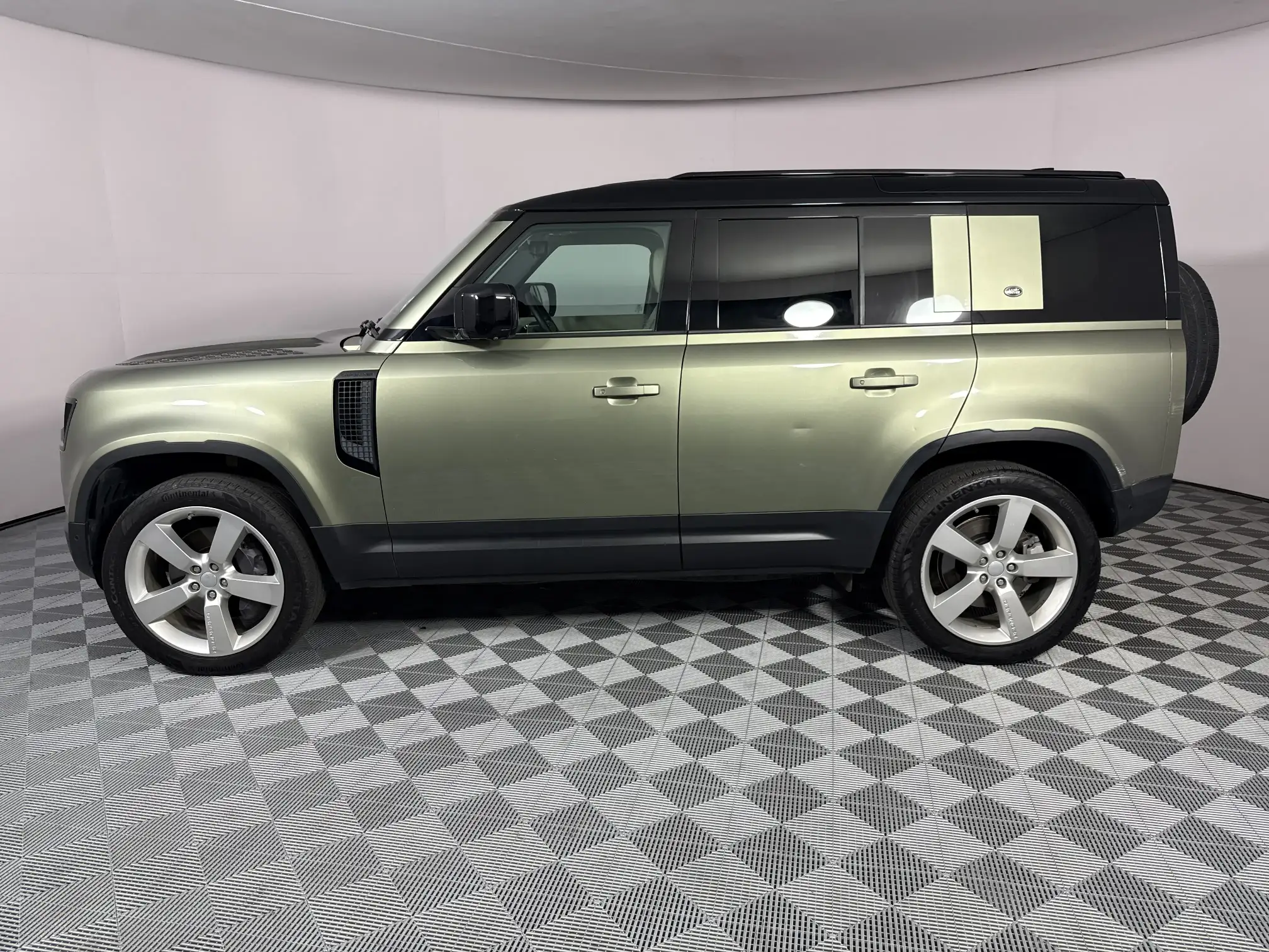 Land Rover Defender 110