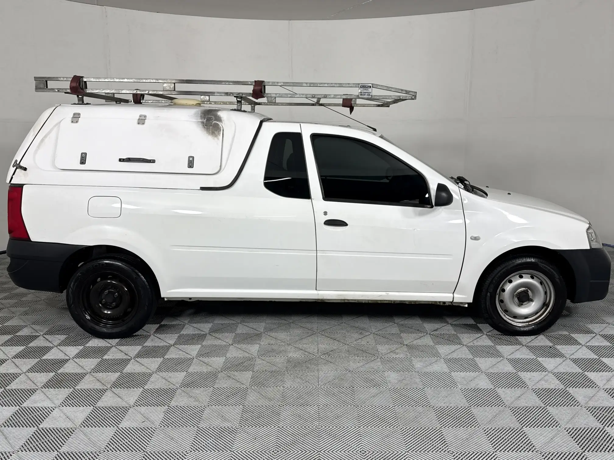 Nissan NP200