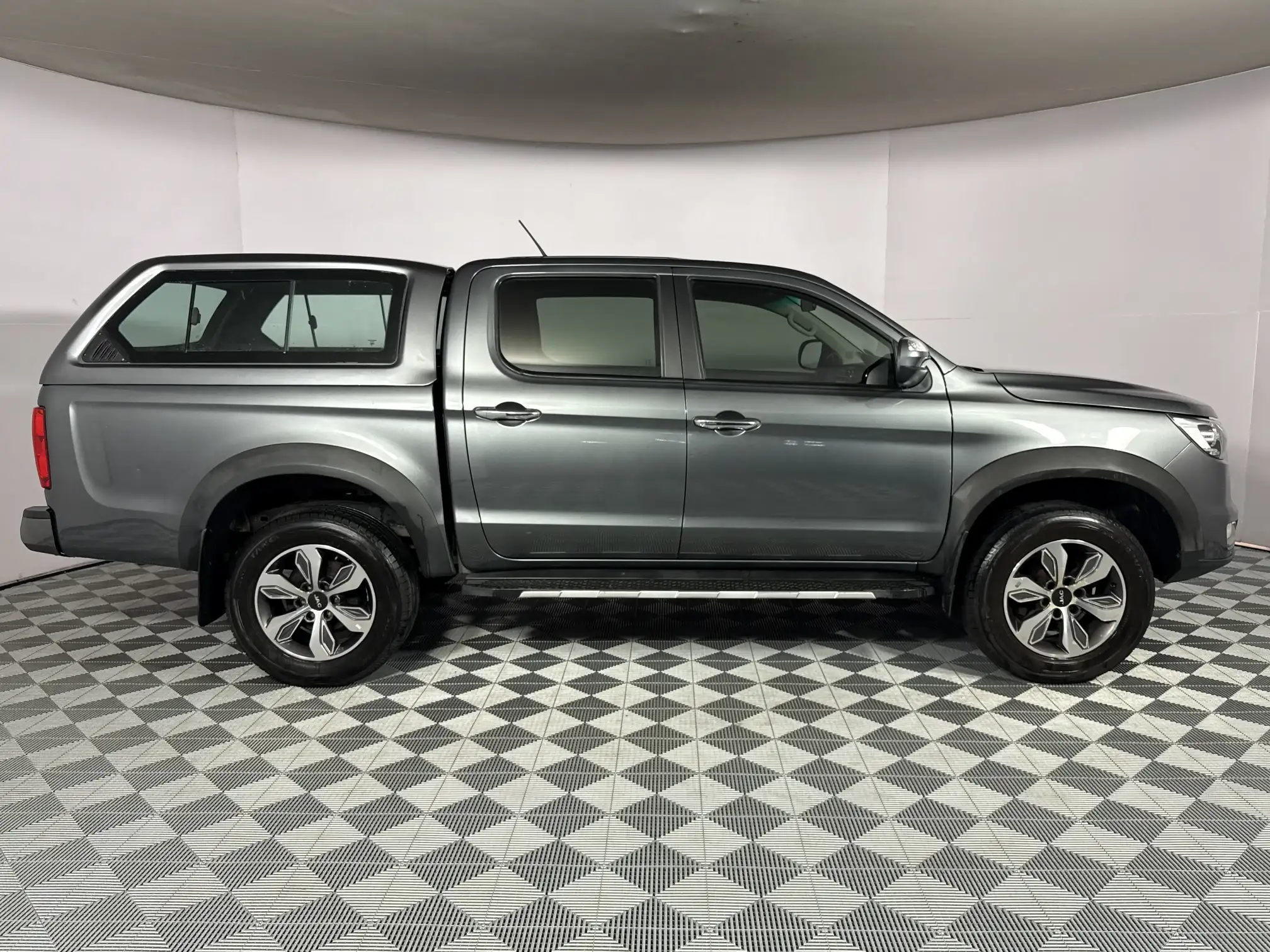 JAC T8