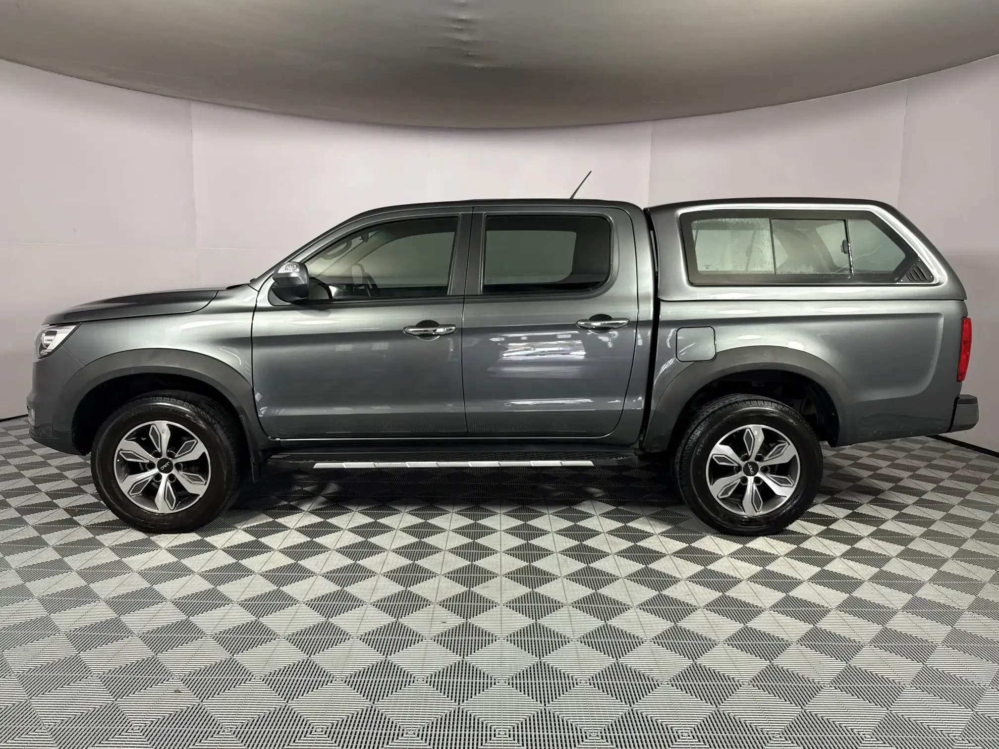 JAC T8