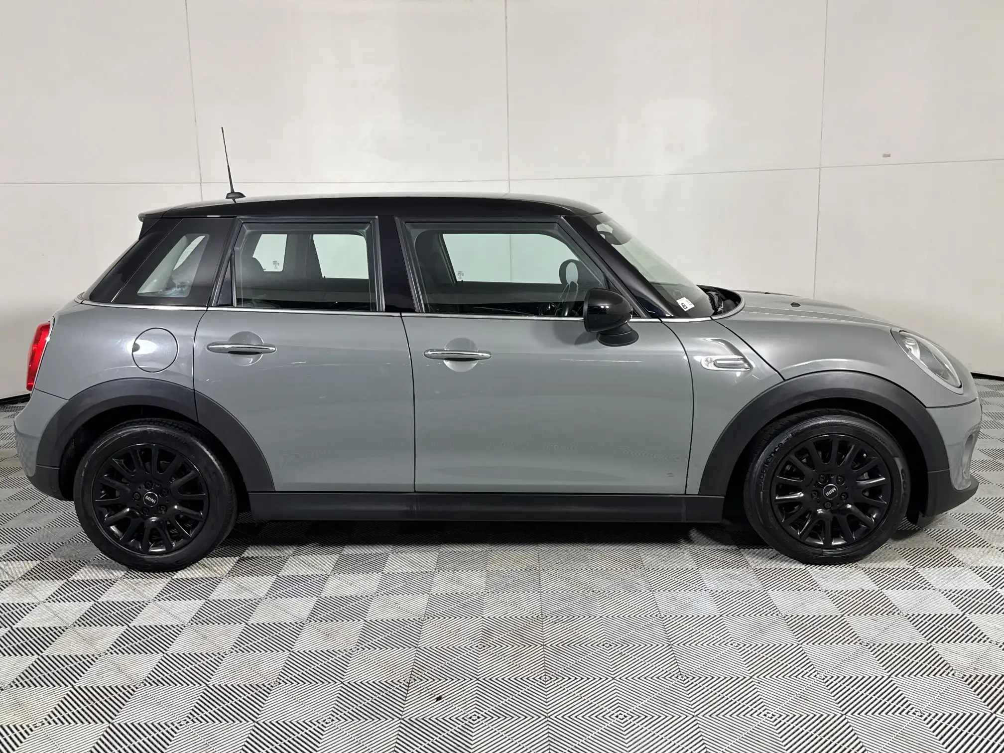 Mini Cooper 5DR