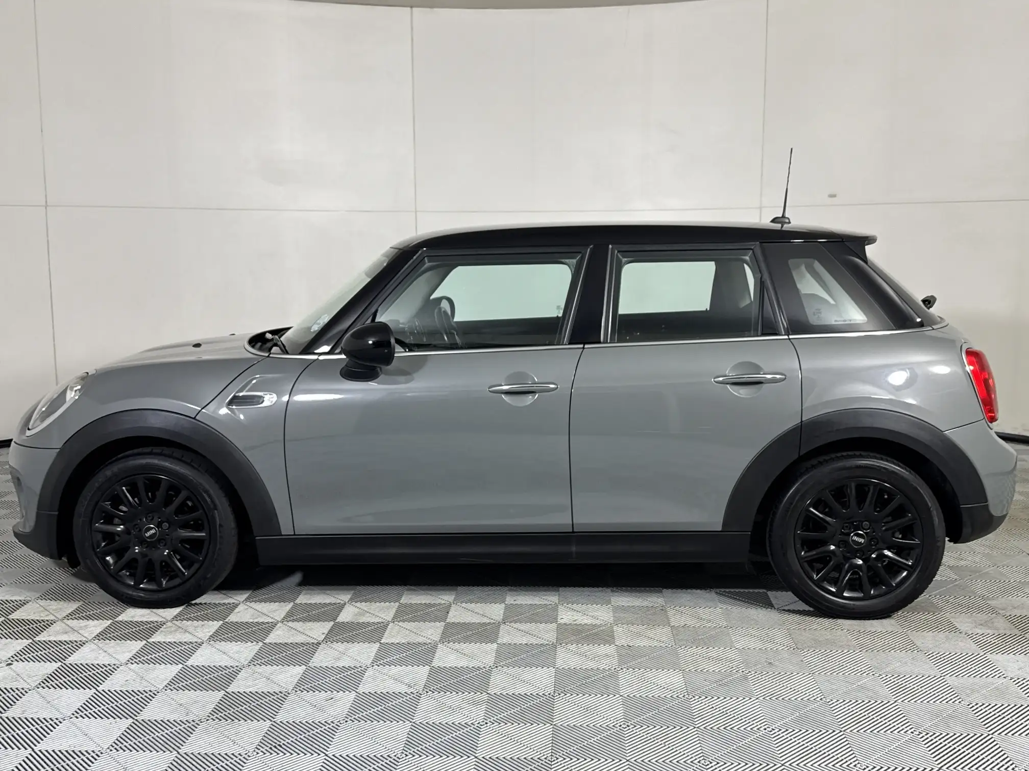 Mini Cooper 5DR