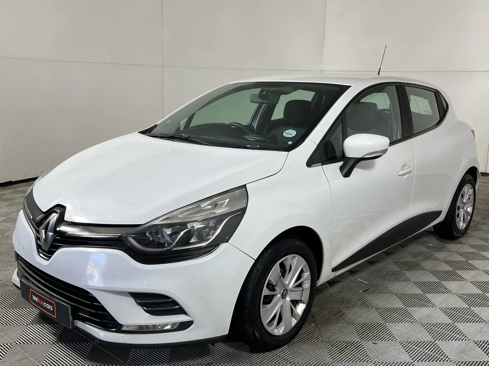 2017 Renault Clio IV 900t Authentique 5-Door (66 KW)