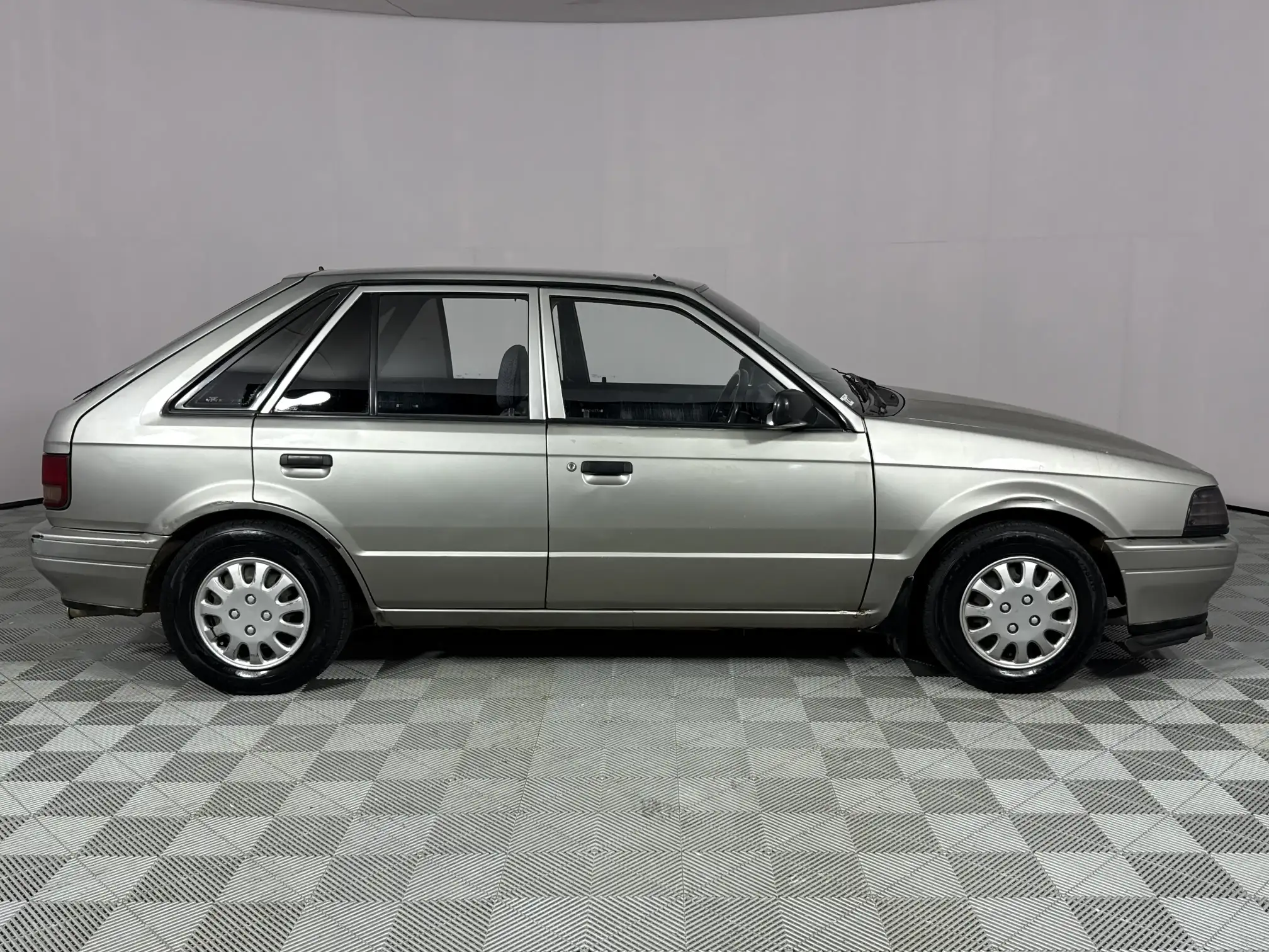 Mazda 323