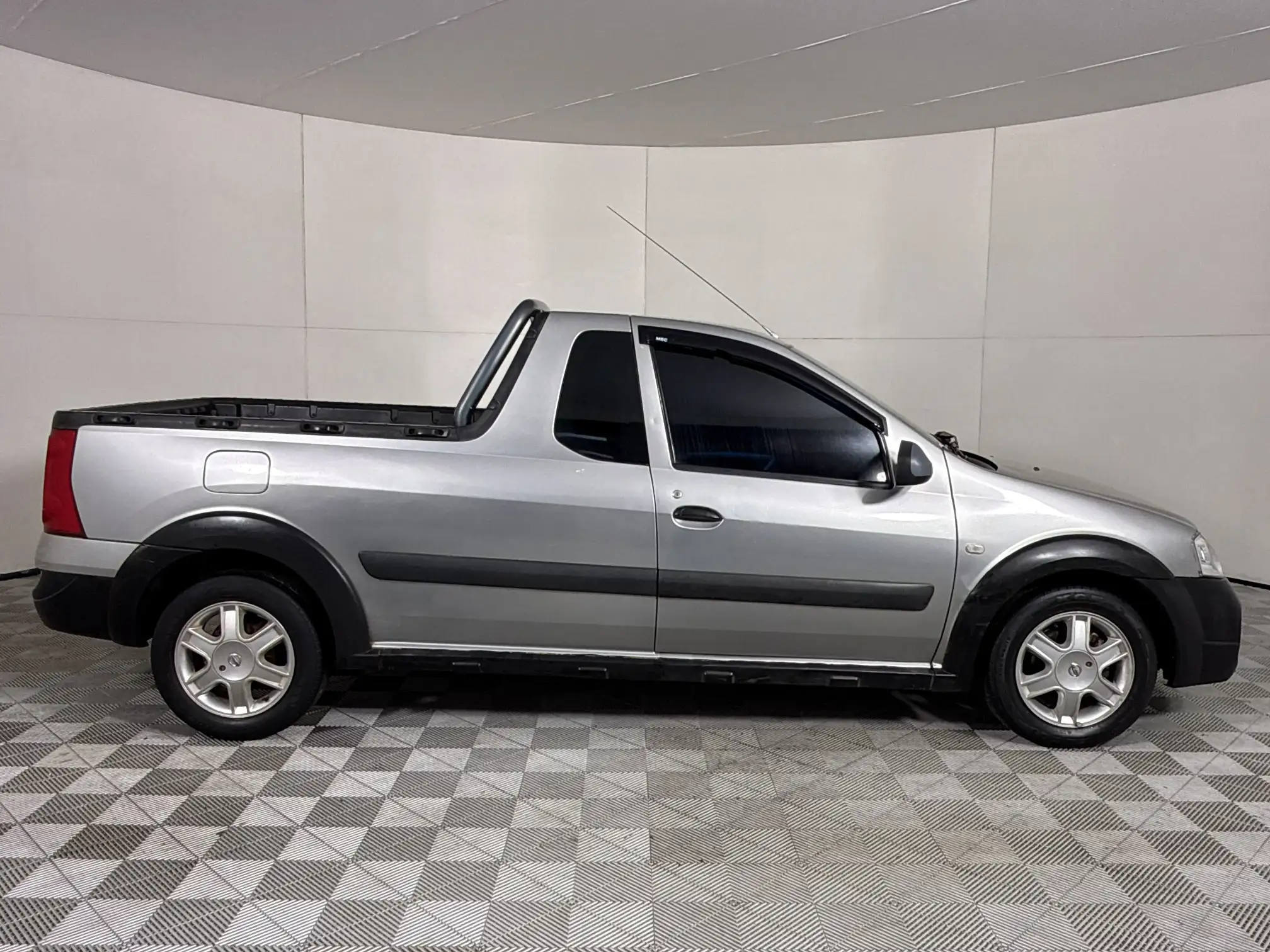 Nissan NP200