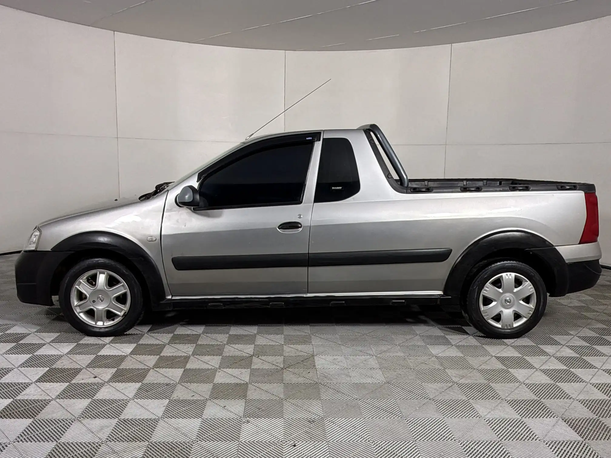 Nissan NP200