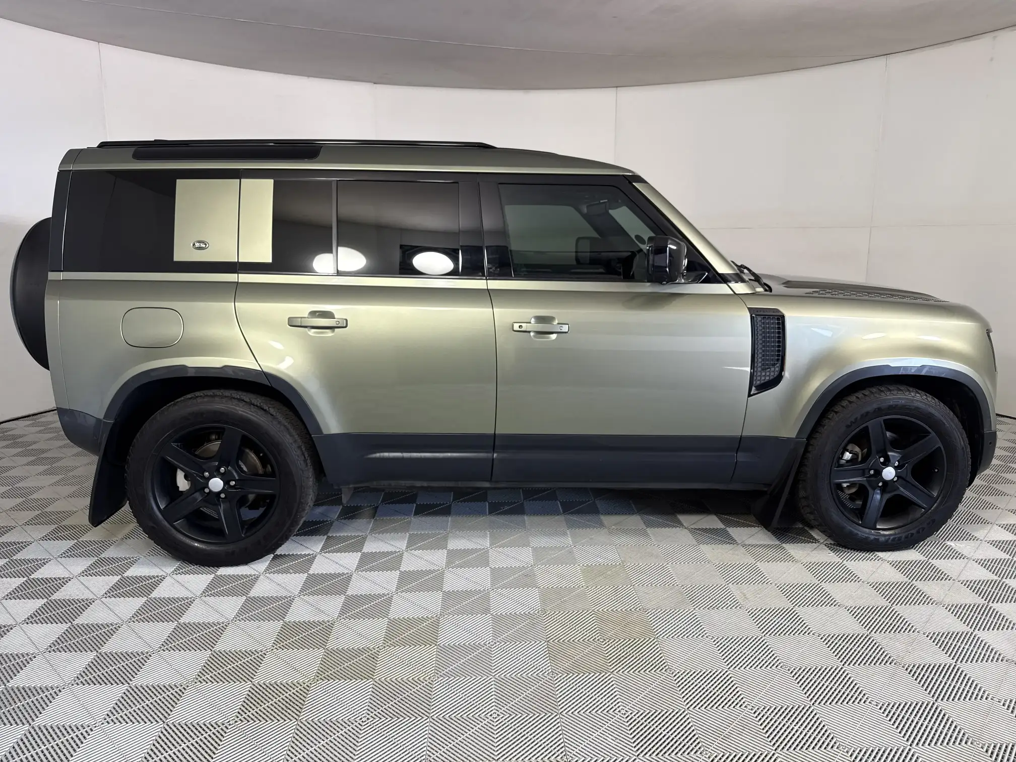 Land Rover Defender 110