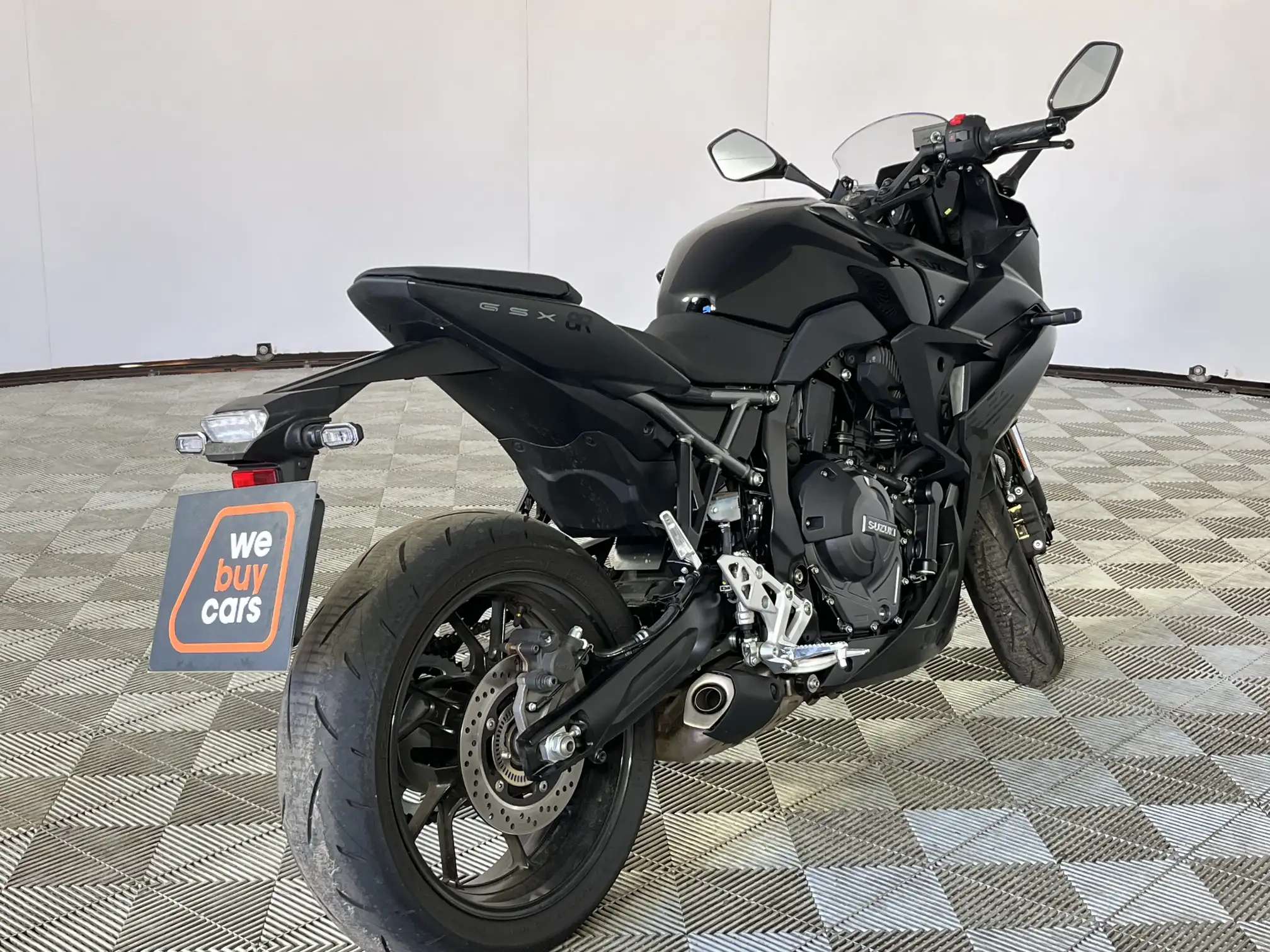Suzuki 800