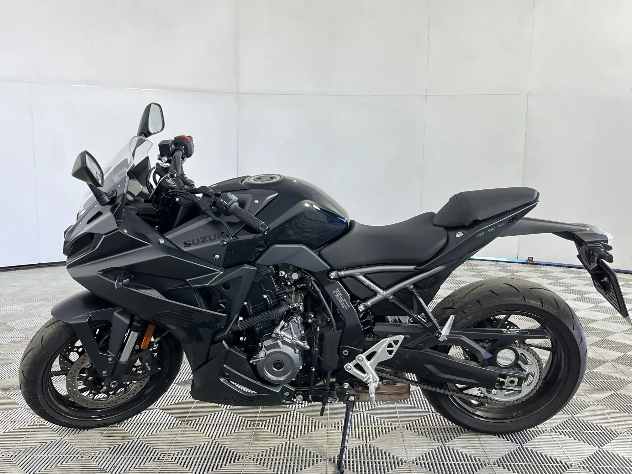 Suzuki 800
