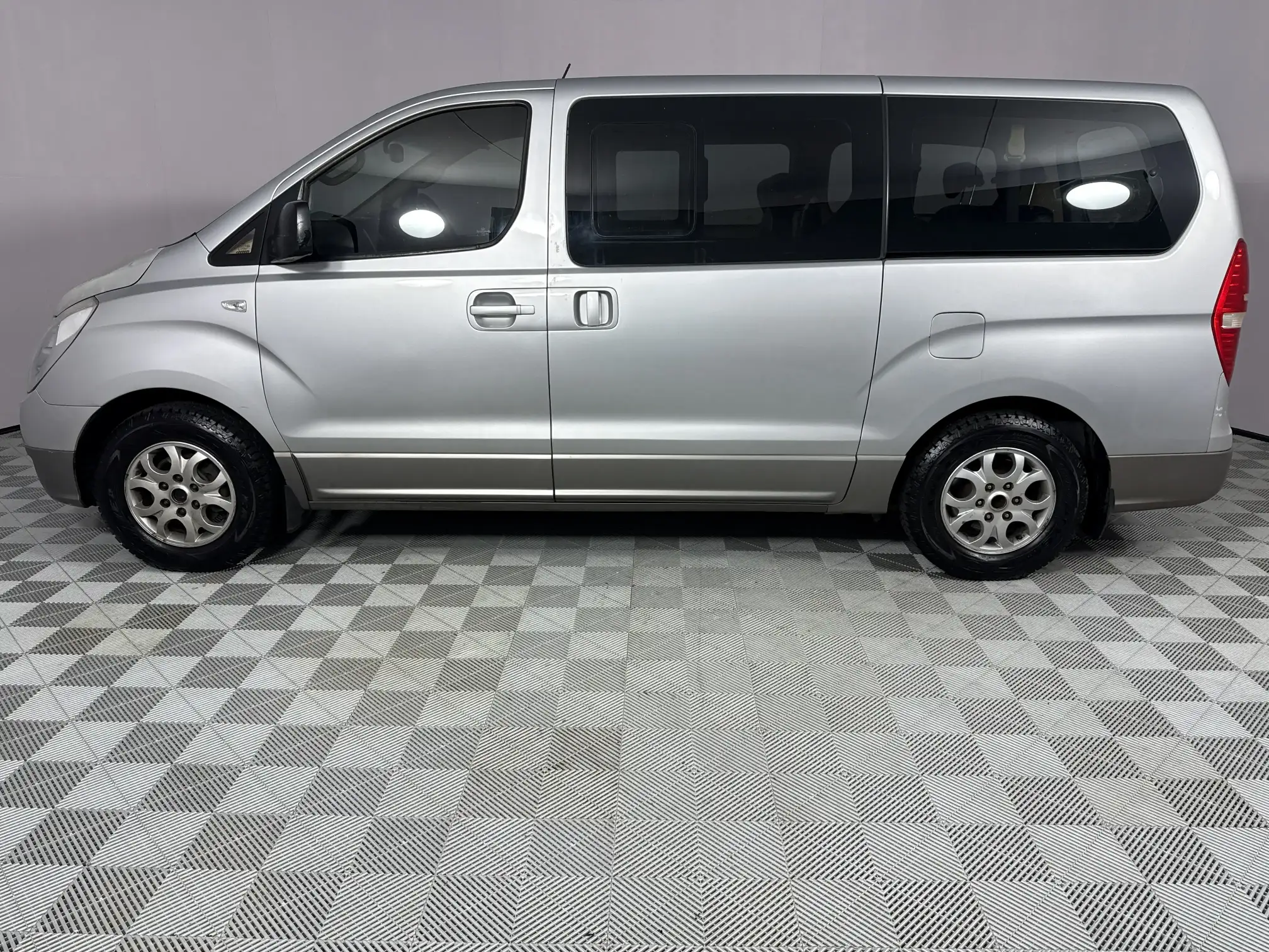 Hyundai H-1