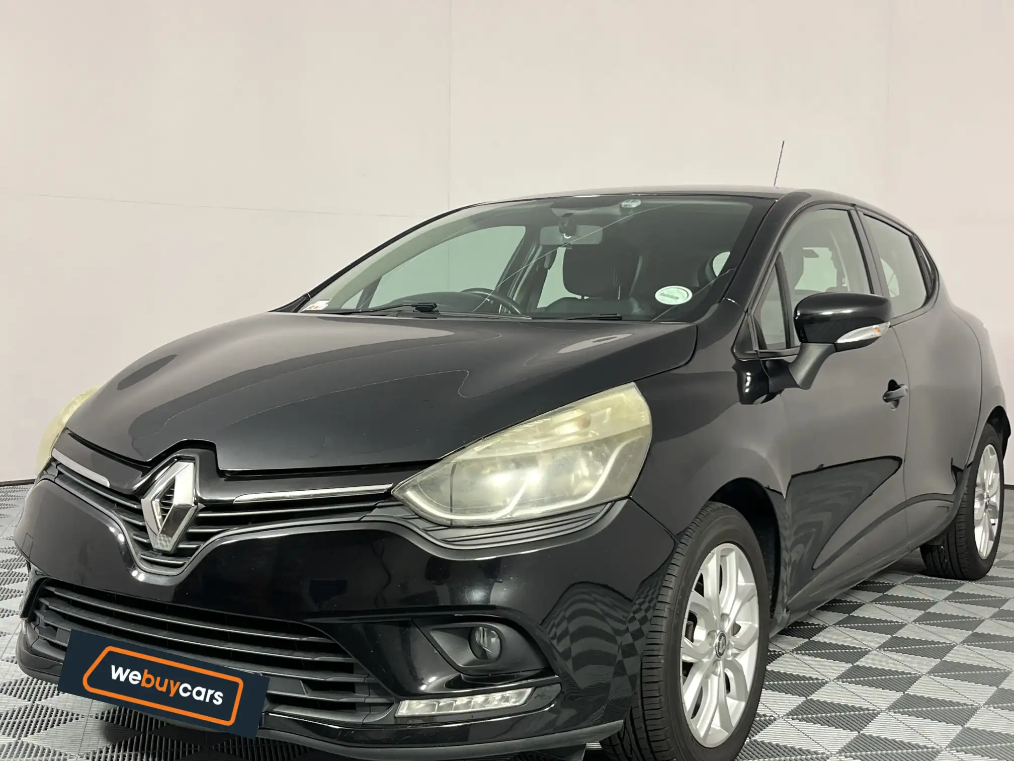 2017 Renault Clio IV 1.2T Expression EDC 5-Door (88 KW) at Lansdowne (WC) for sale R127900