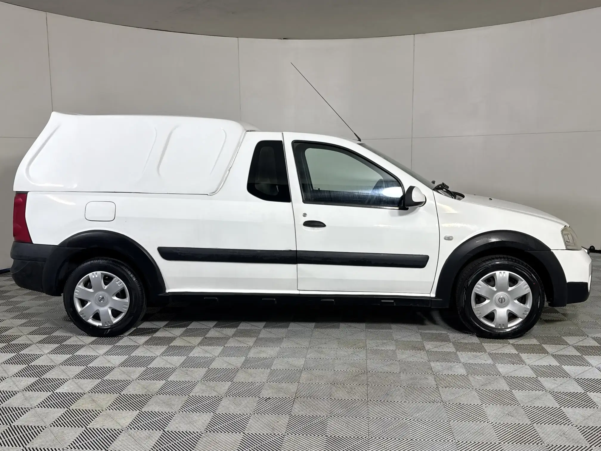 Nissan NP200