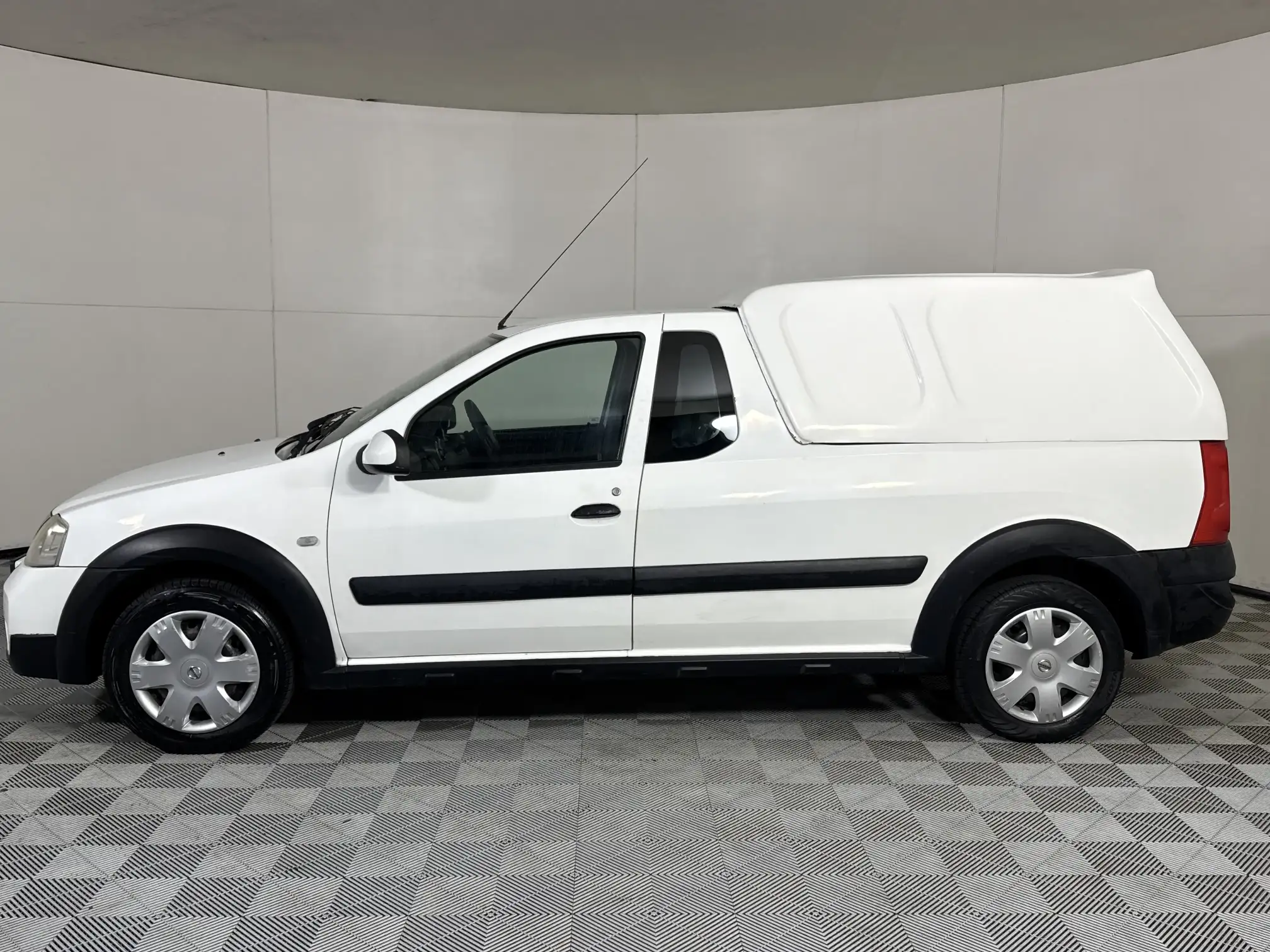 Nissan NP200