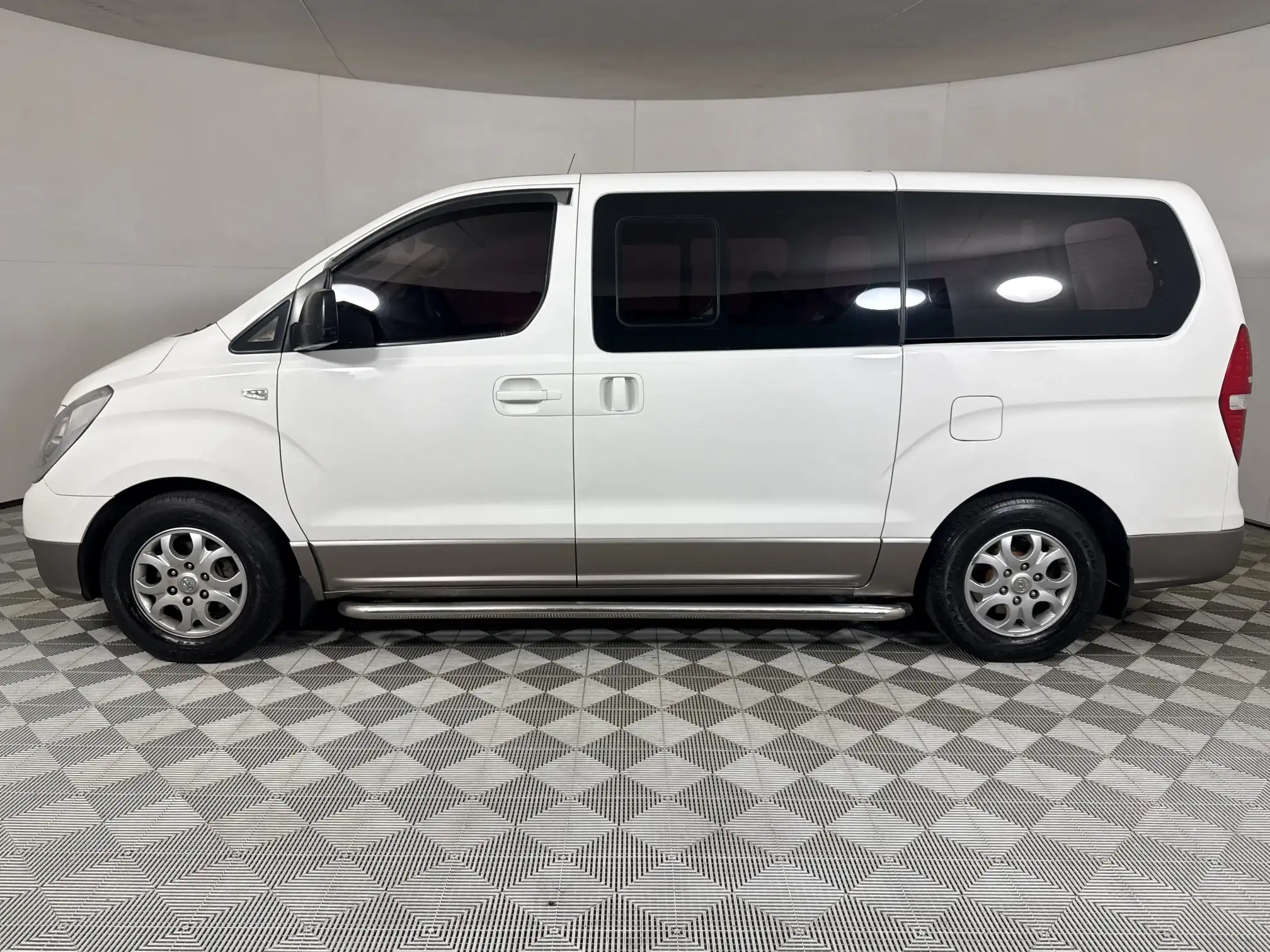Hyundai H-1