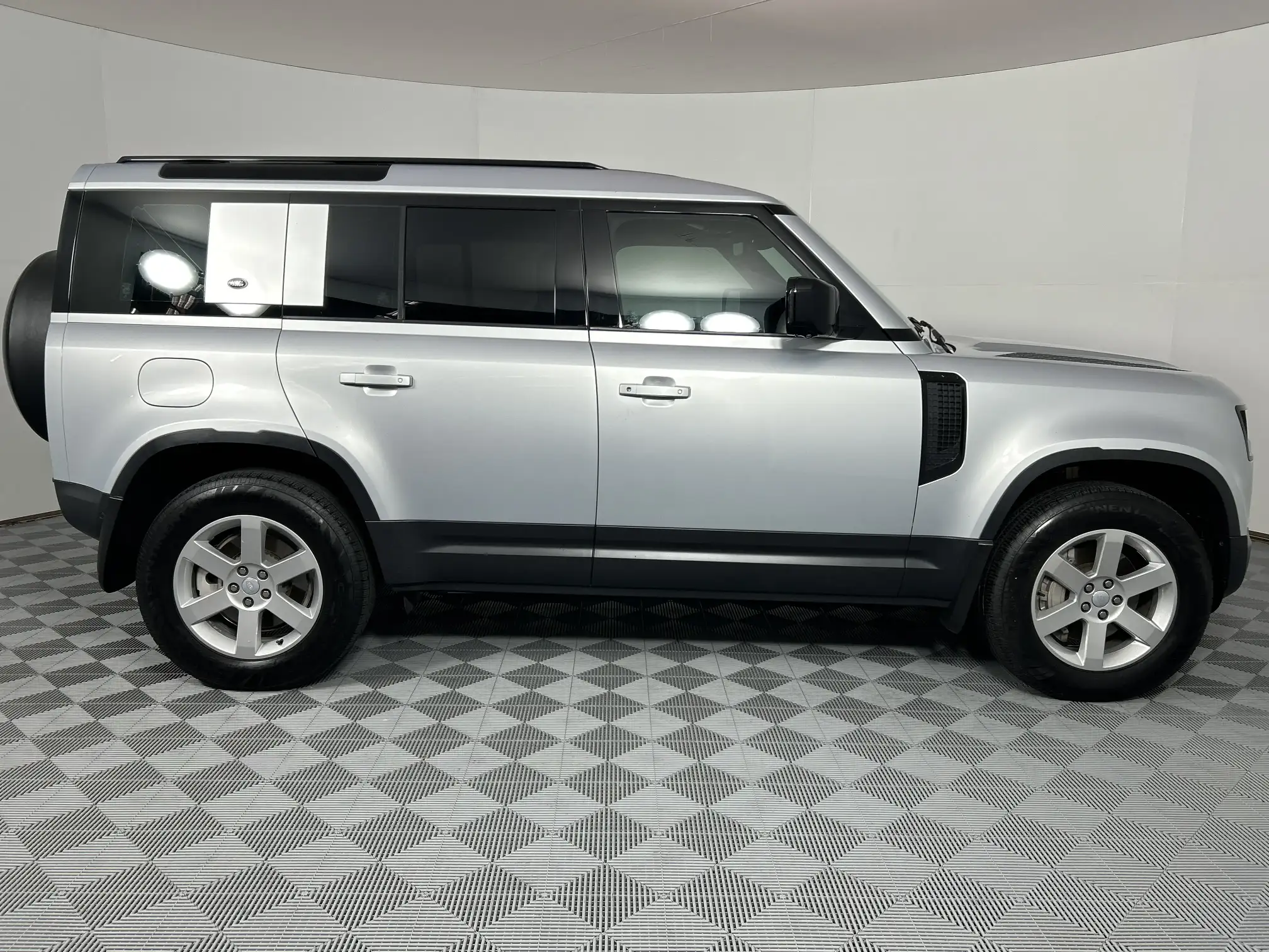 Land Rover Defender 110