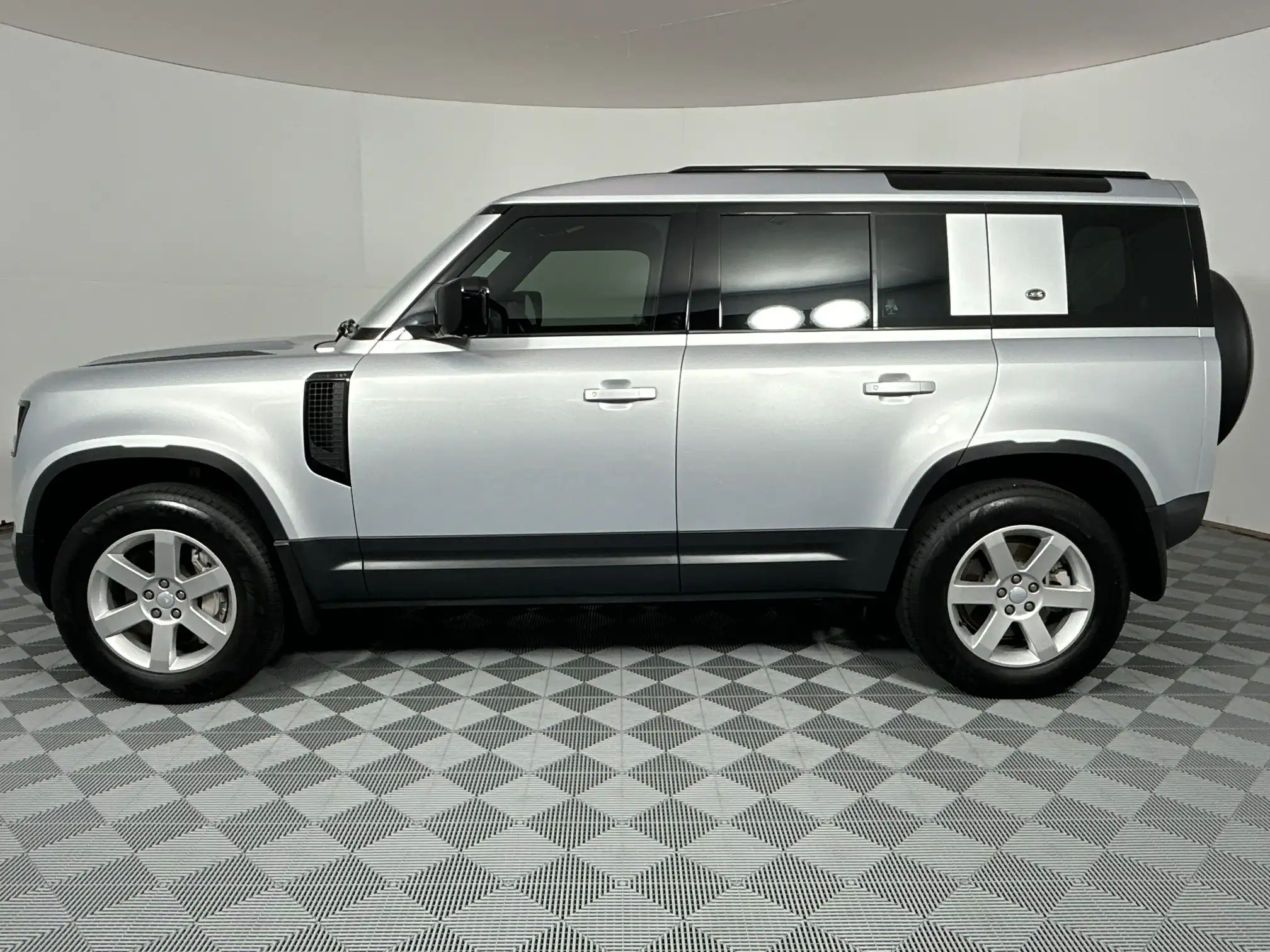 Land Rover Defender 110