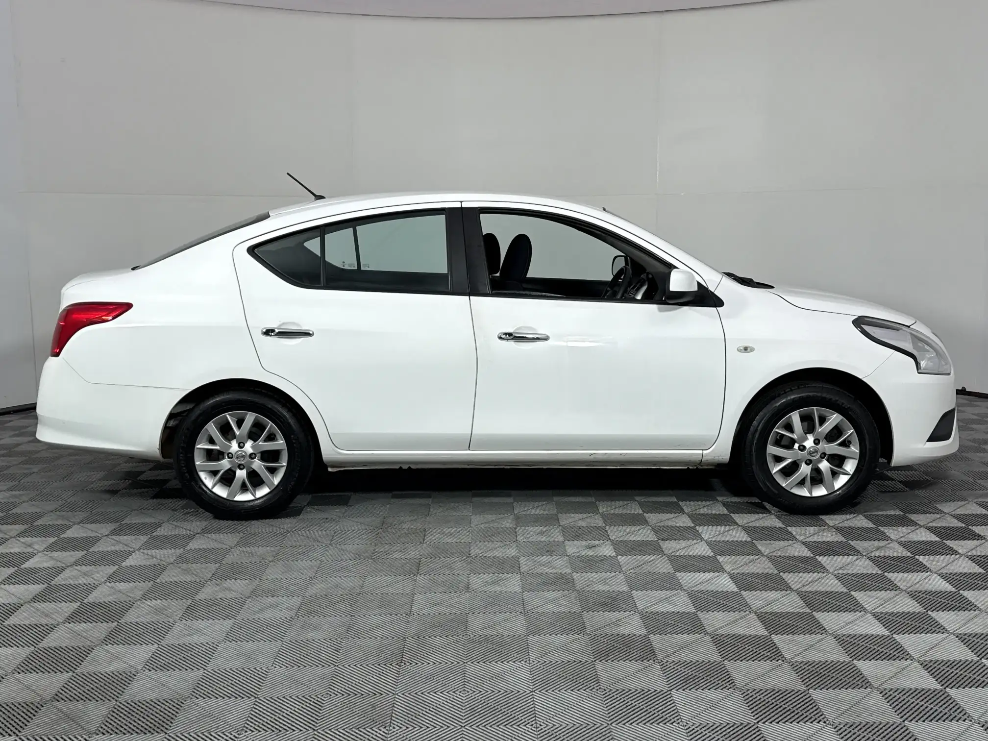 Nissan Almera