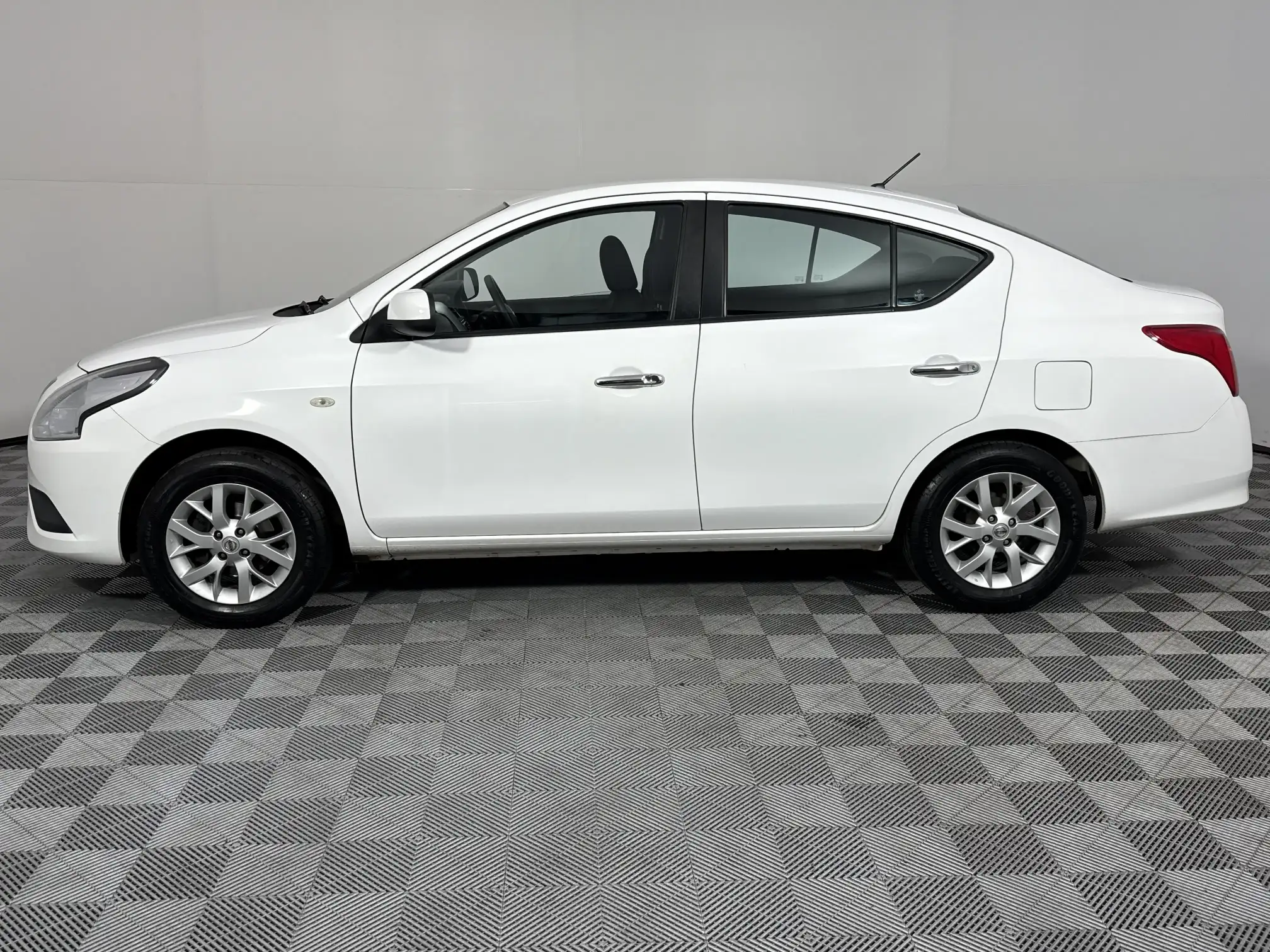 Nissan Almera