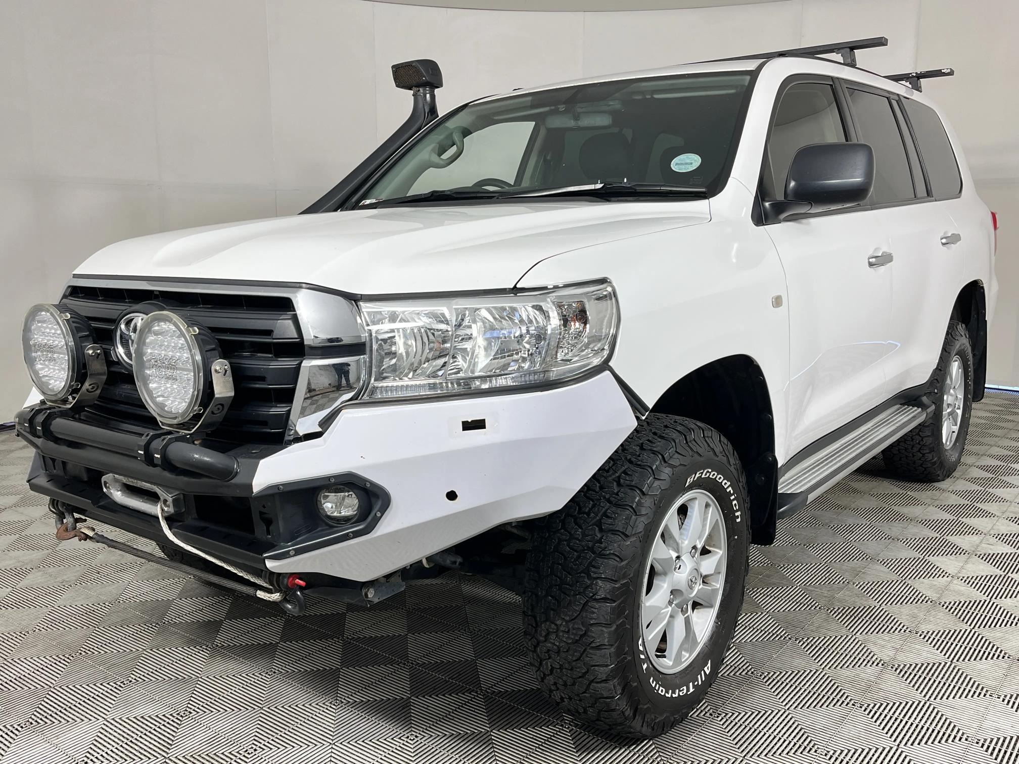 Toyota Land Cruiser 200 GX 4.5D V8 Auto
