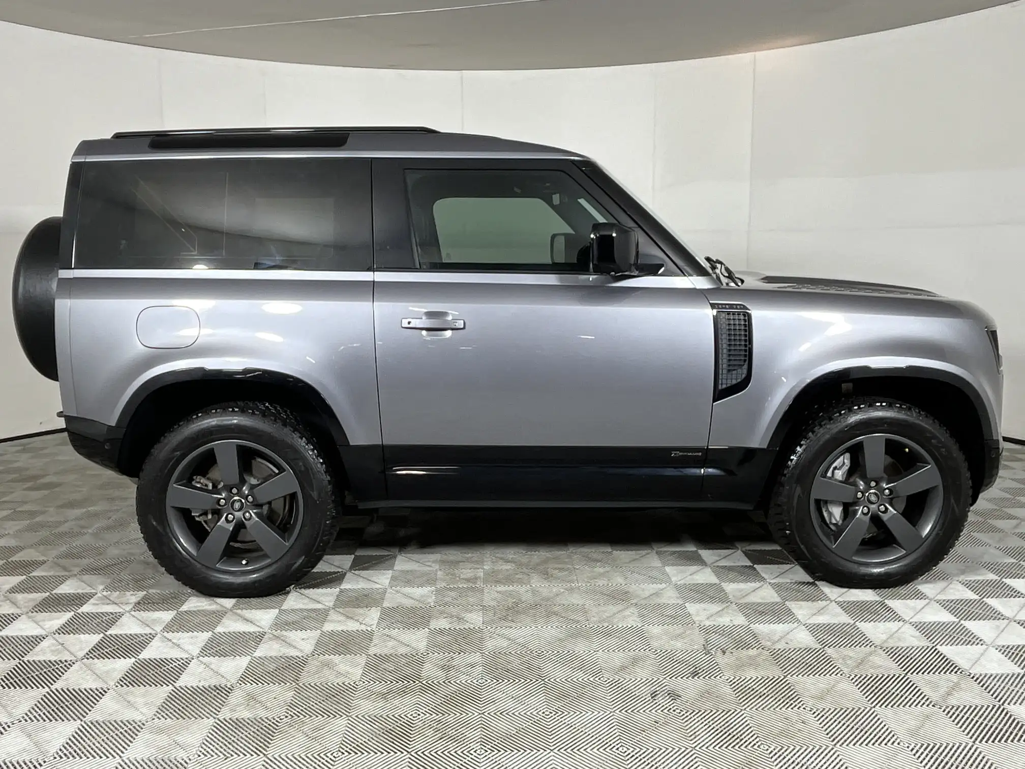Land Rover Defender 90