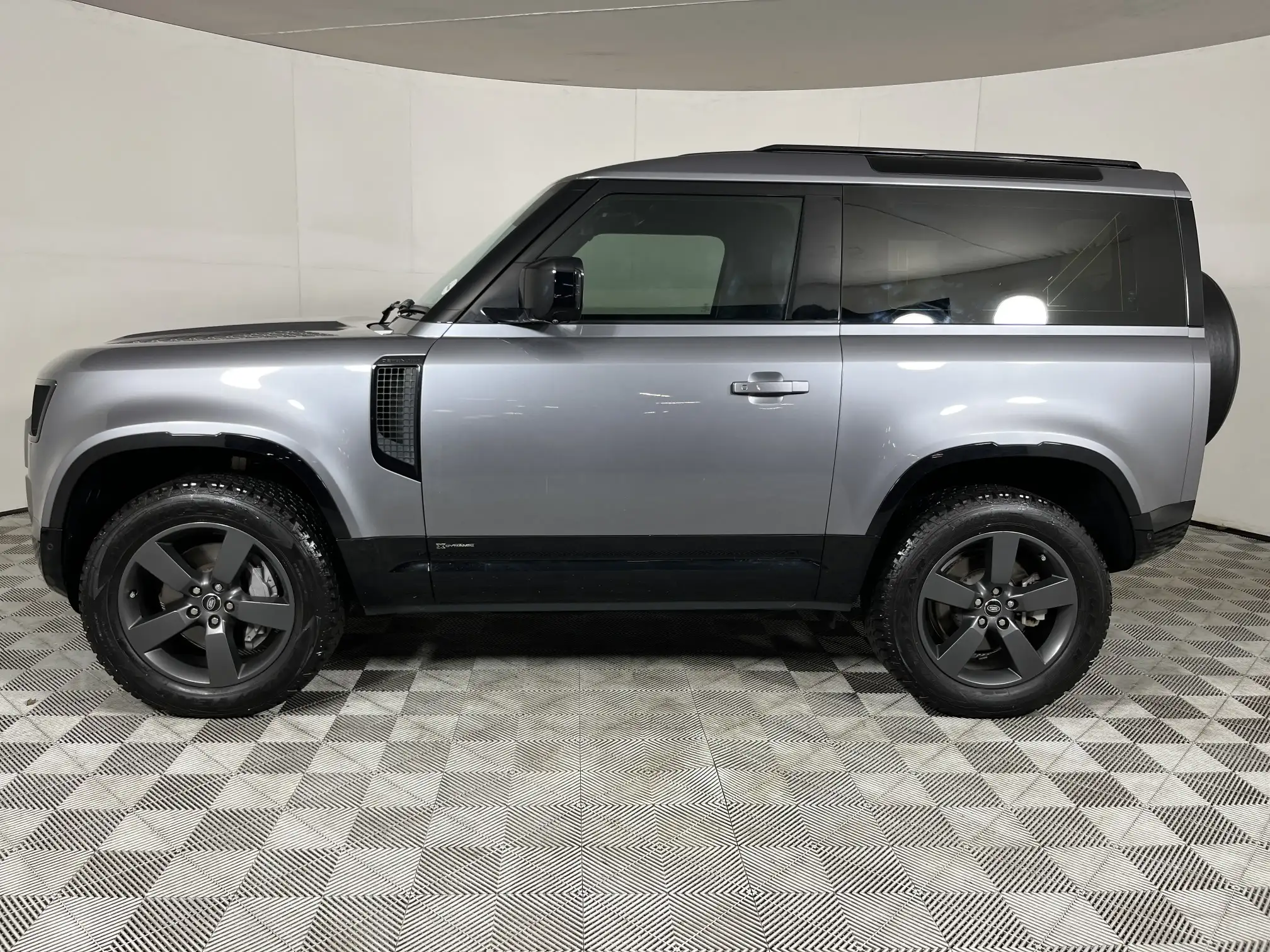 Land Rover Defender 90