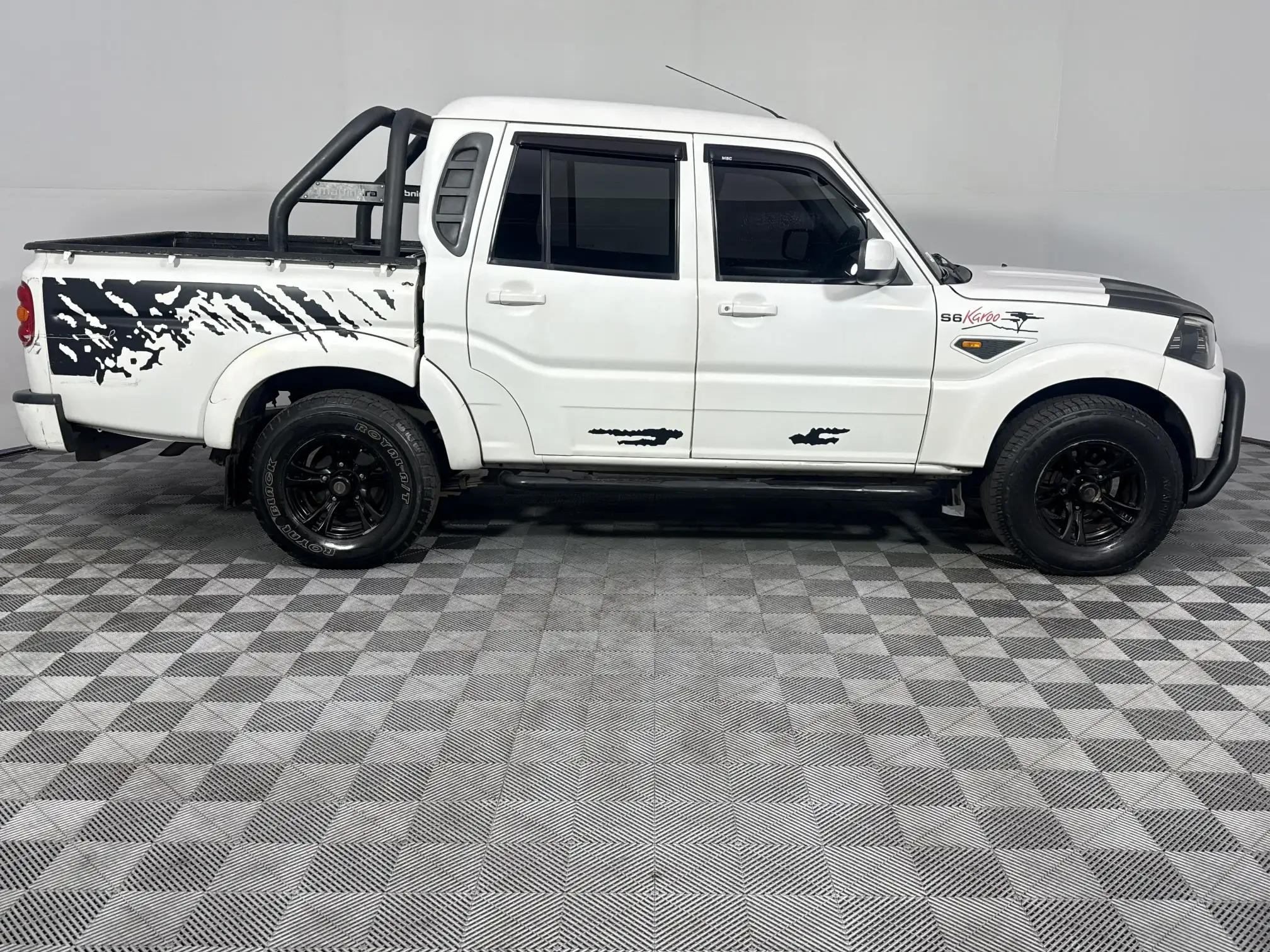 Mahindra PIK UP
