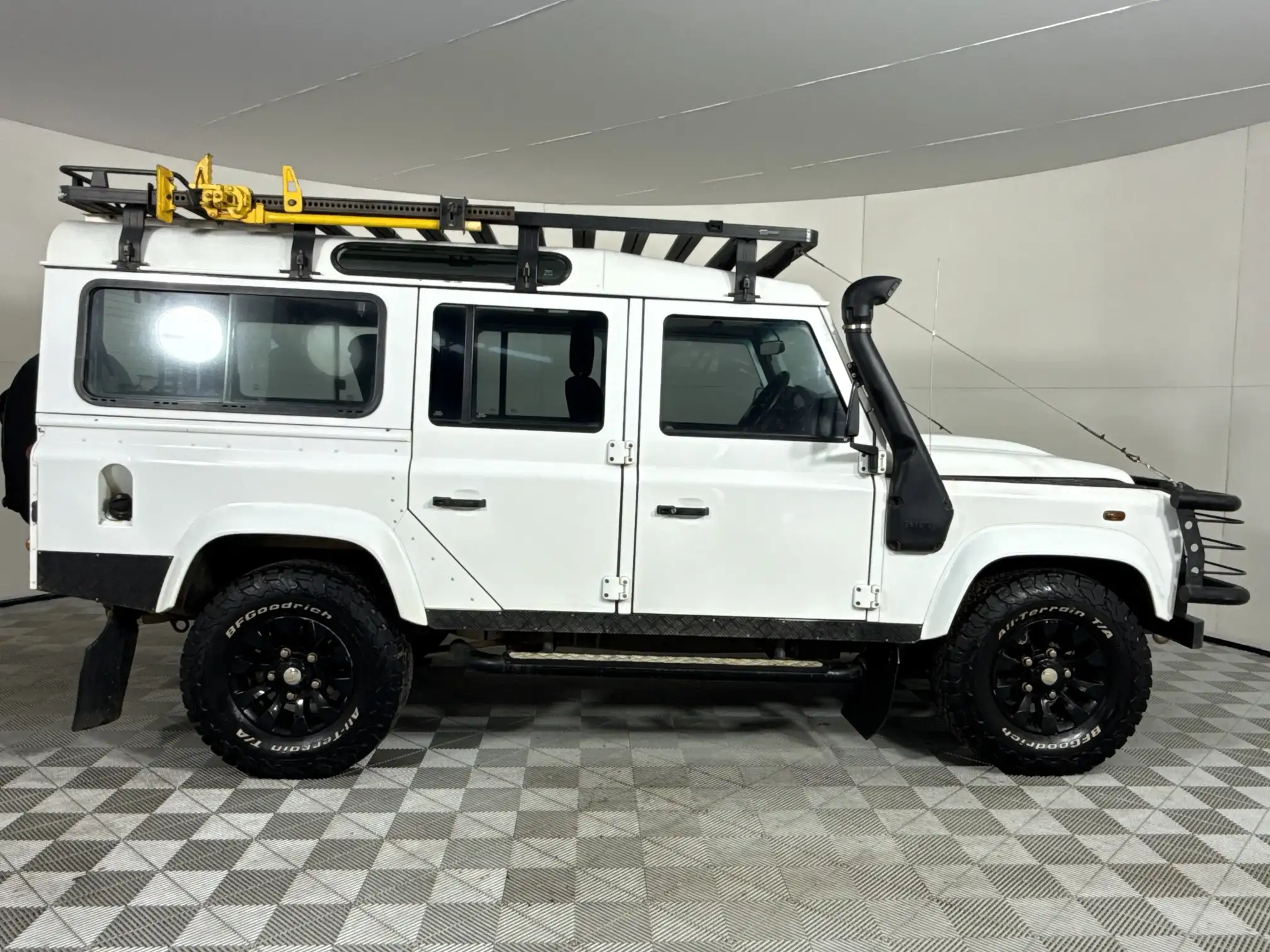 Land Rover Defender 110
