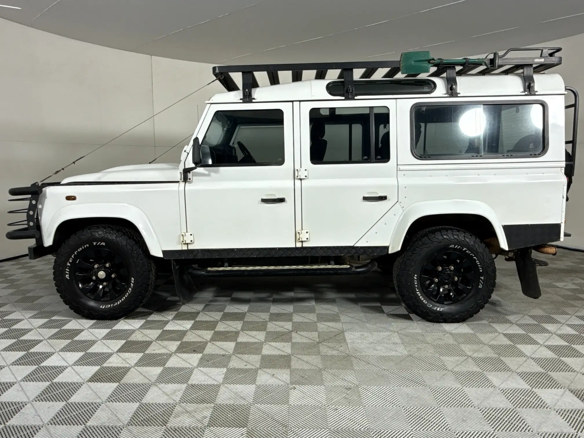 Land Rover Defender 110