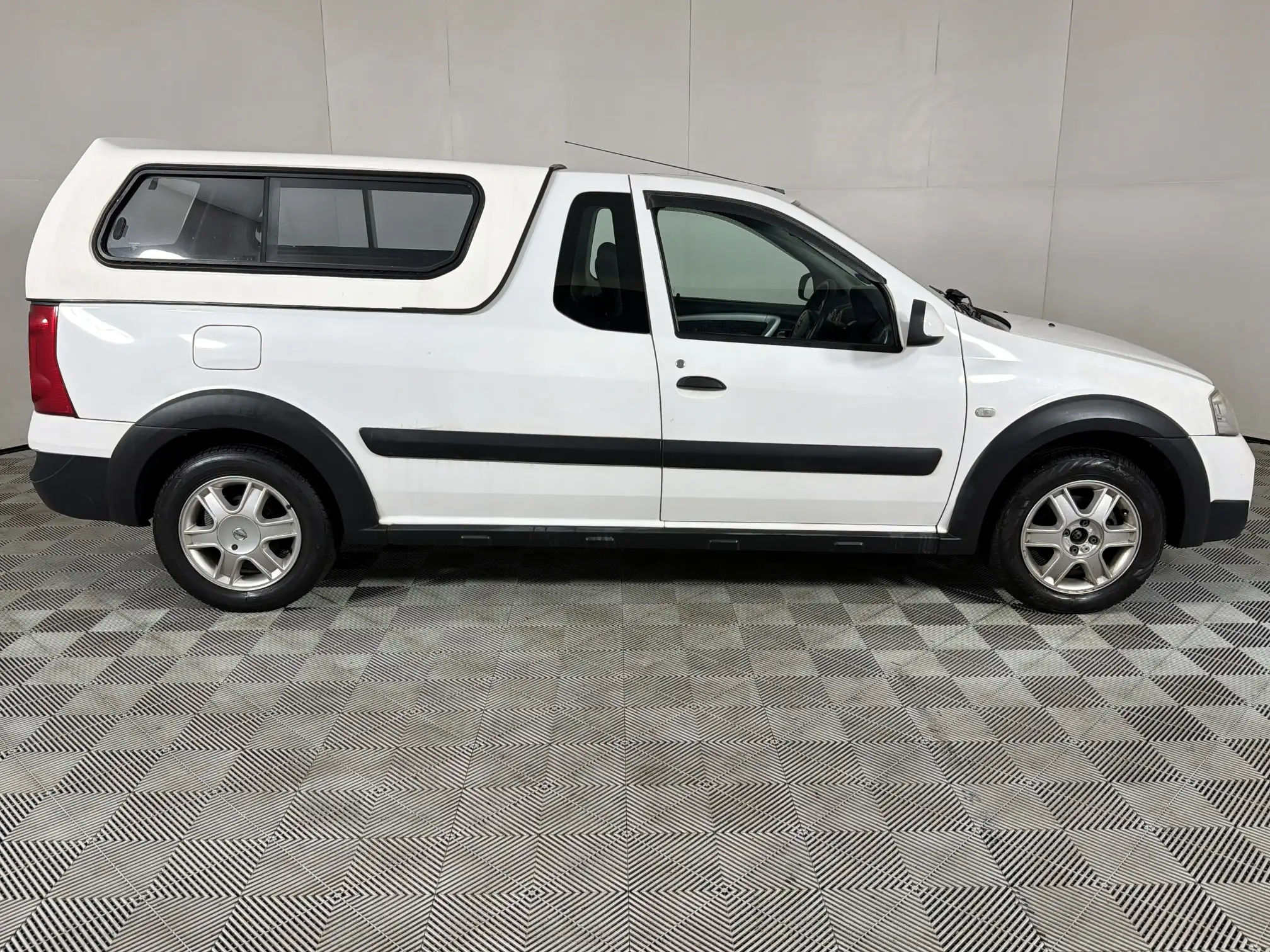 Nissan NP200