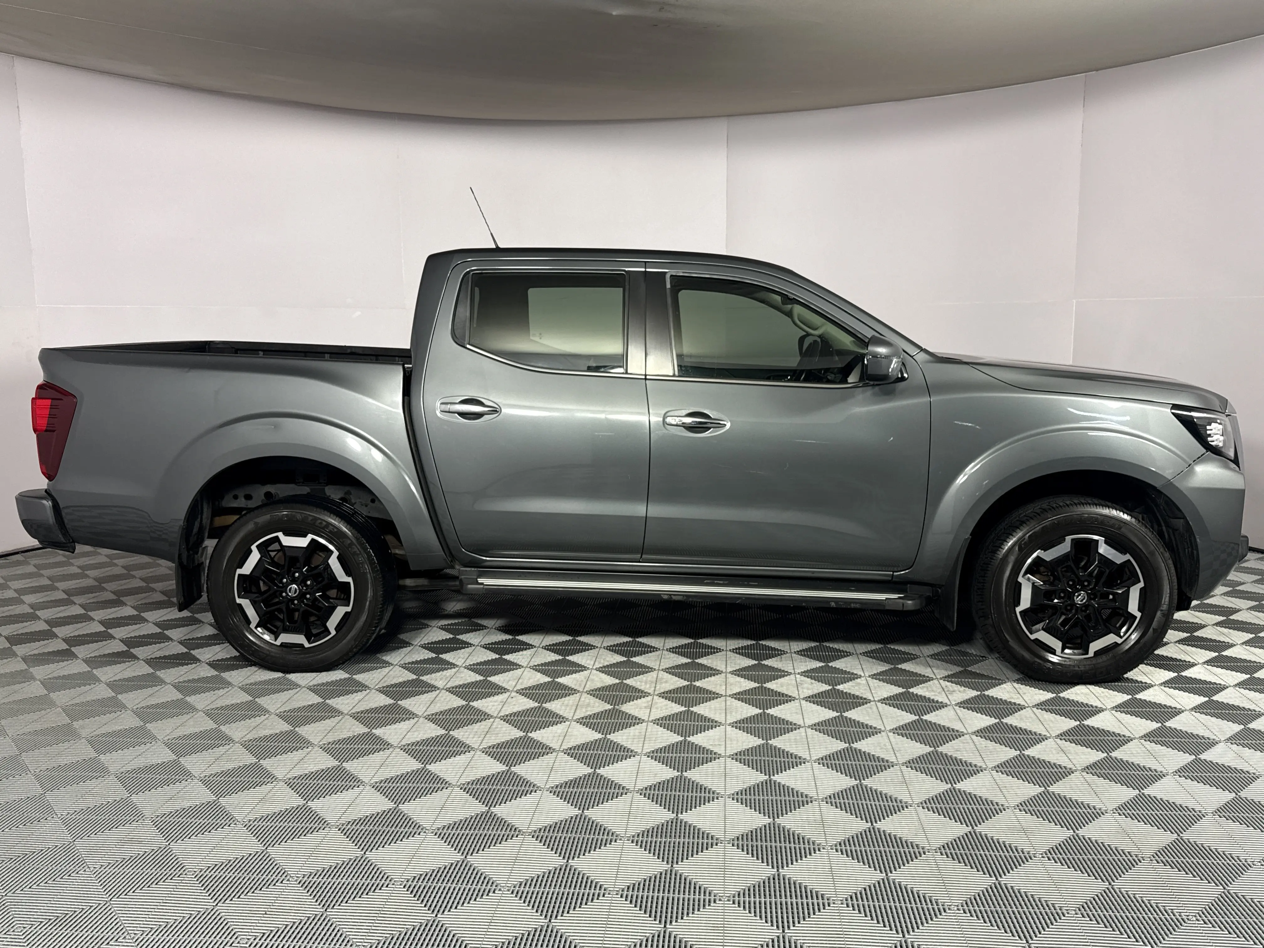 2023 Nissan Navara 2.5ddti Le/le Plus Auto Double Cab Pick Up, photo 4