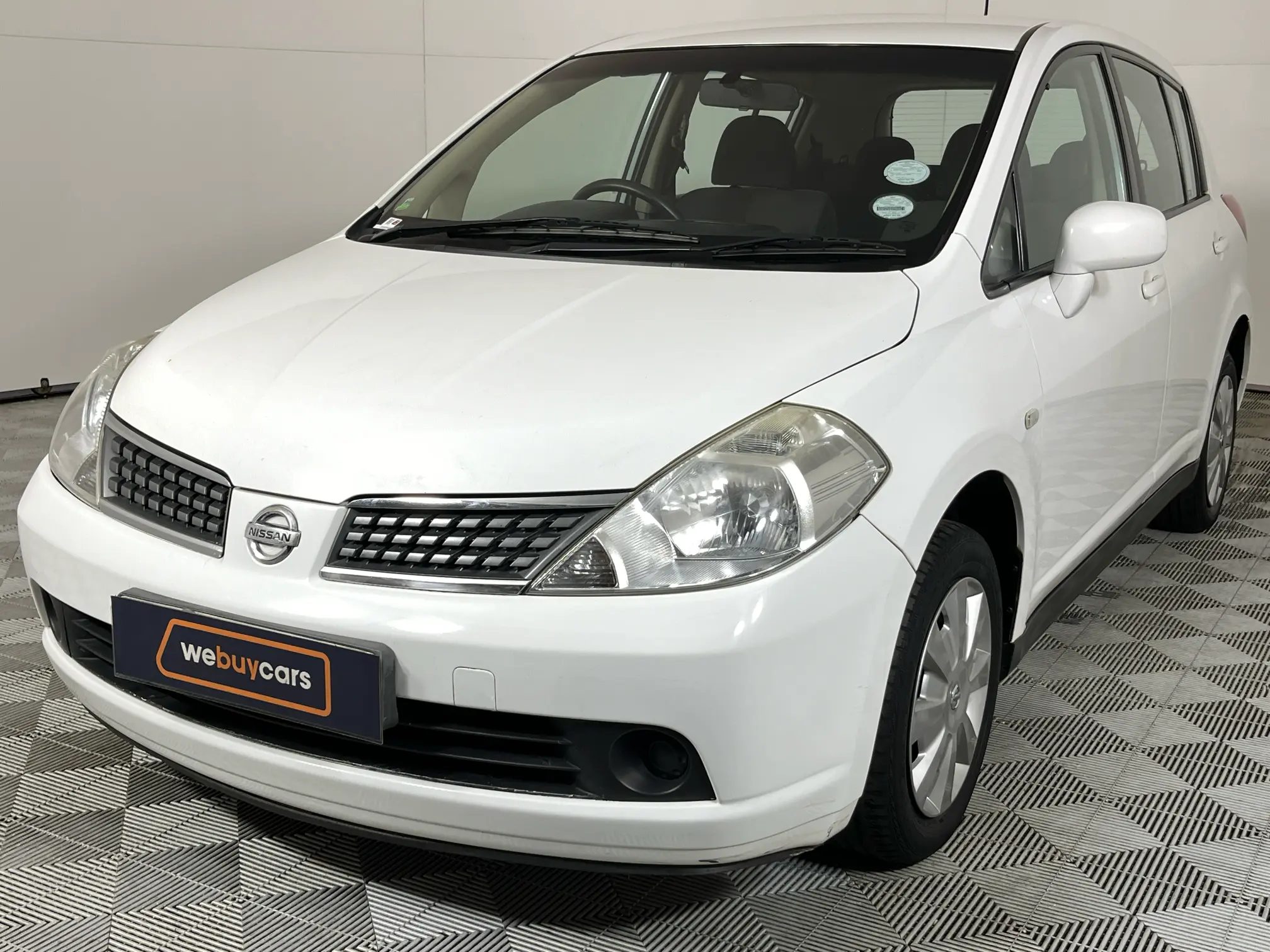 2012 Nissan Tiida 1.6 Visia + 5-Door (H35)