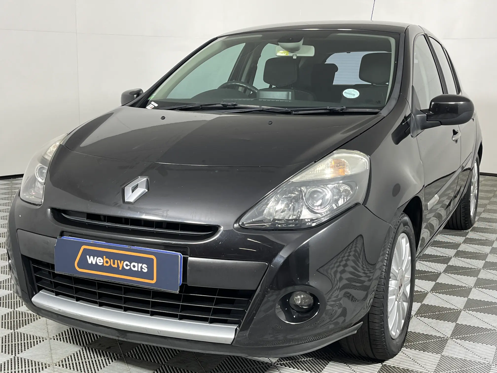 2010 Renault Clio III 1.6 Dynamique 5-Door Auto