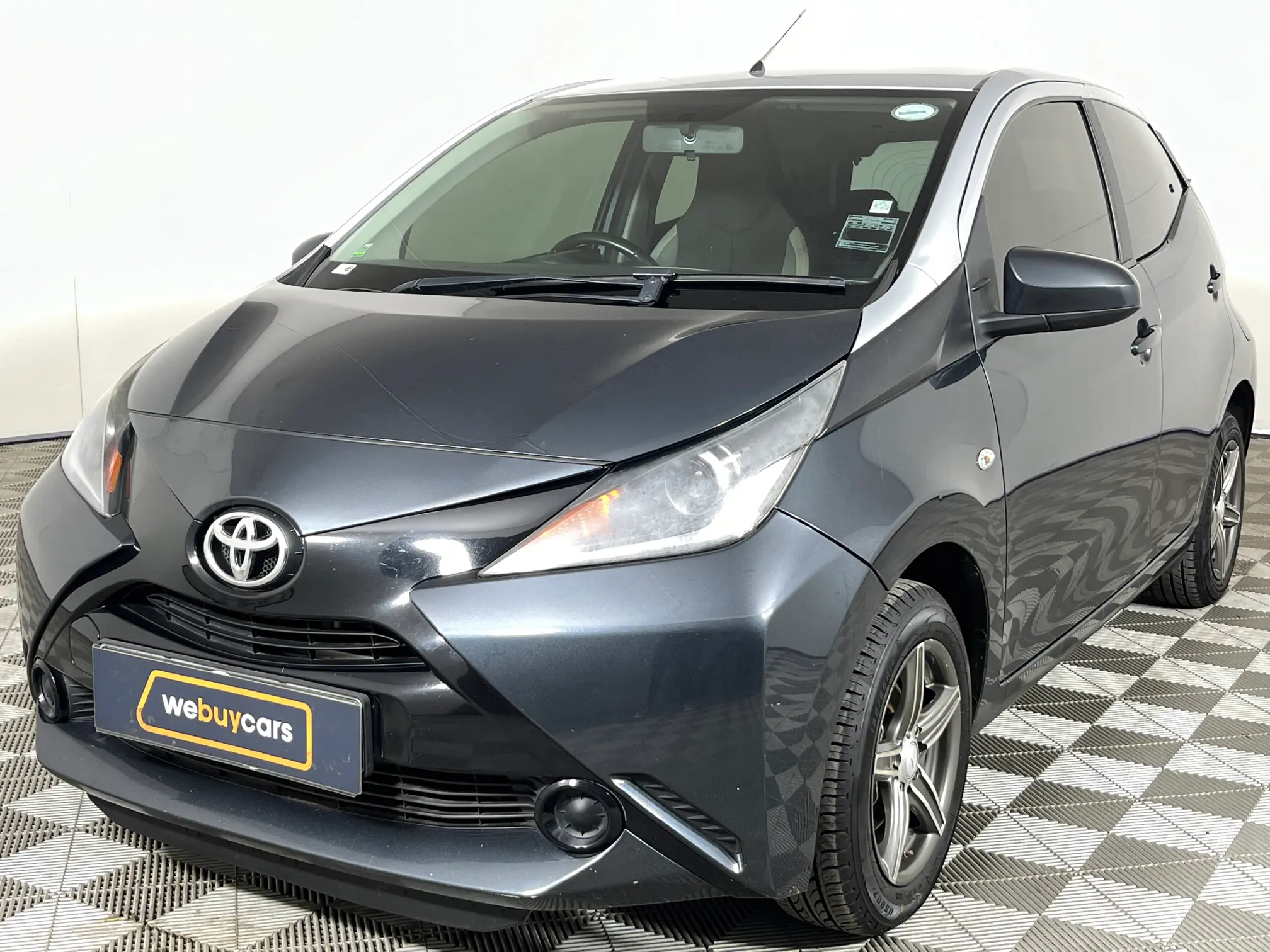 2016 Toyota Aygo 1.0 X- Play (5dr)