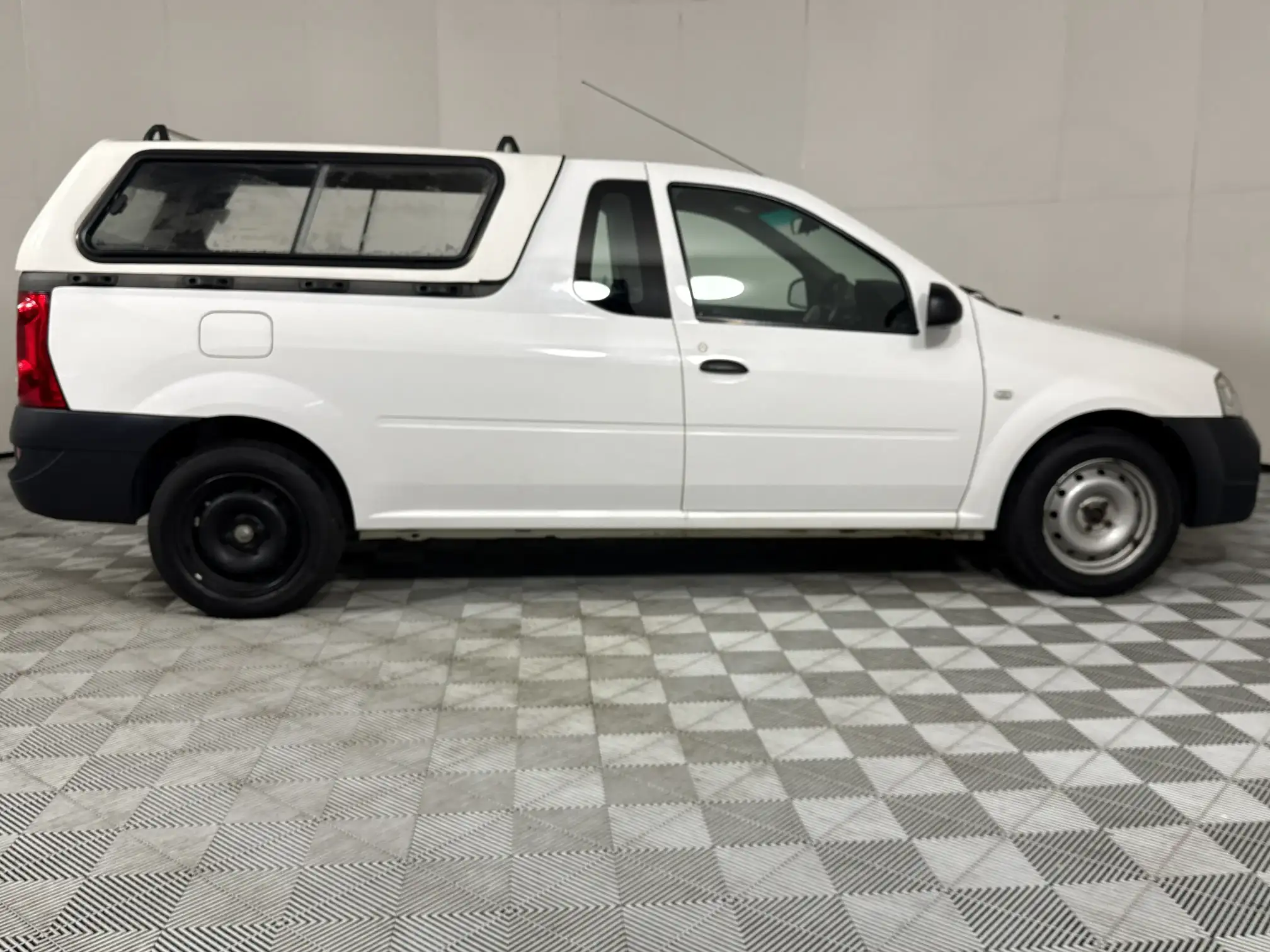 Nissan NP200