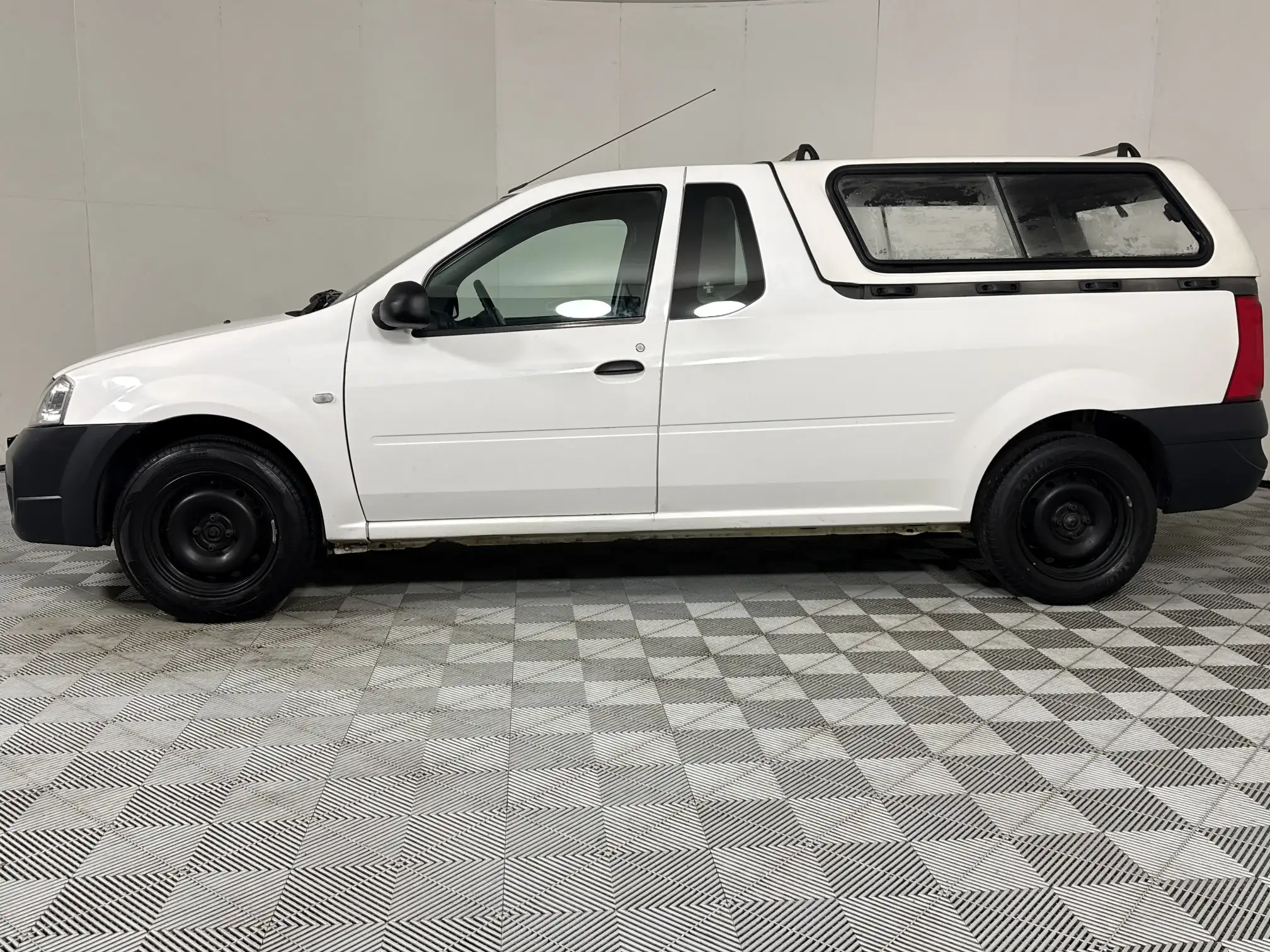 Nissan NP200