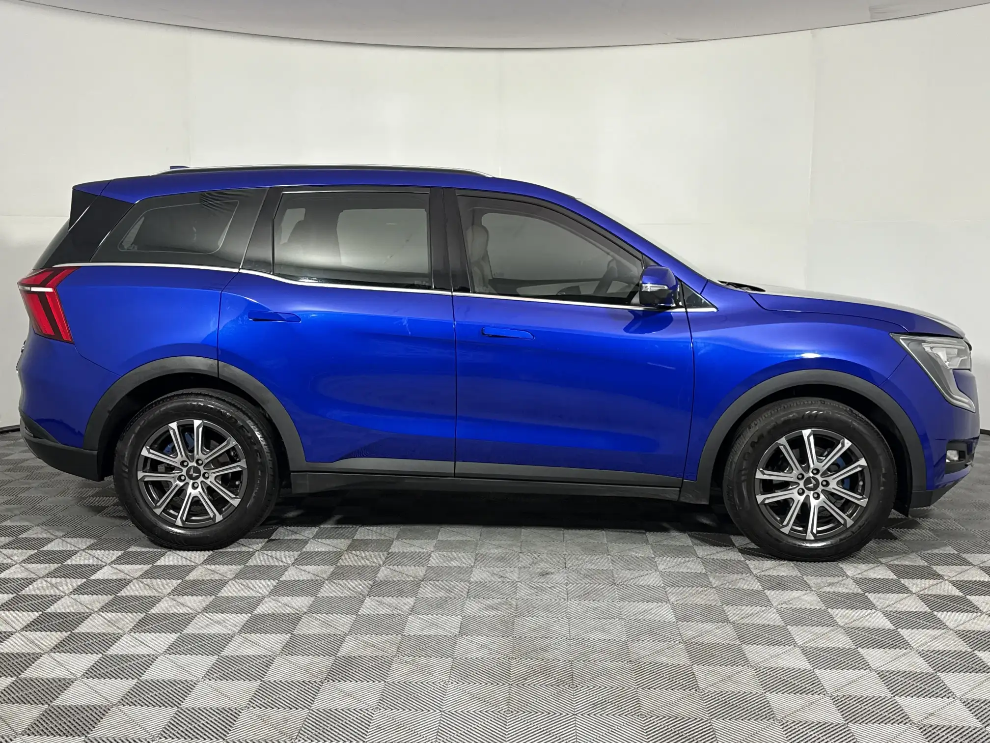 Mahindra XUV 700