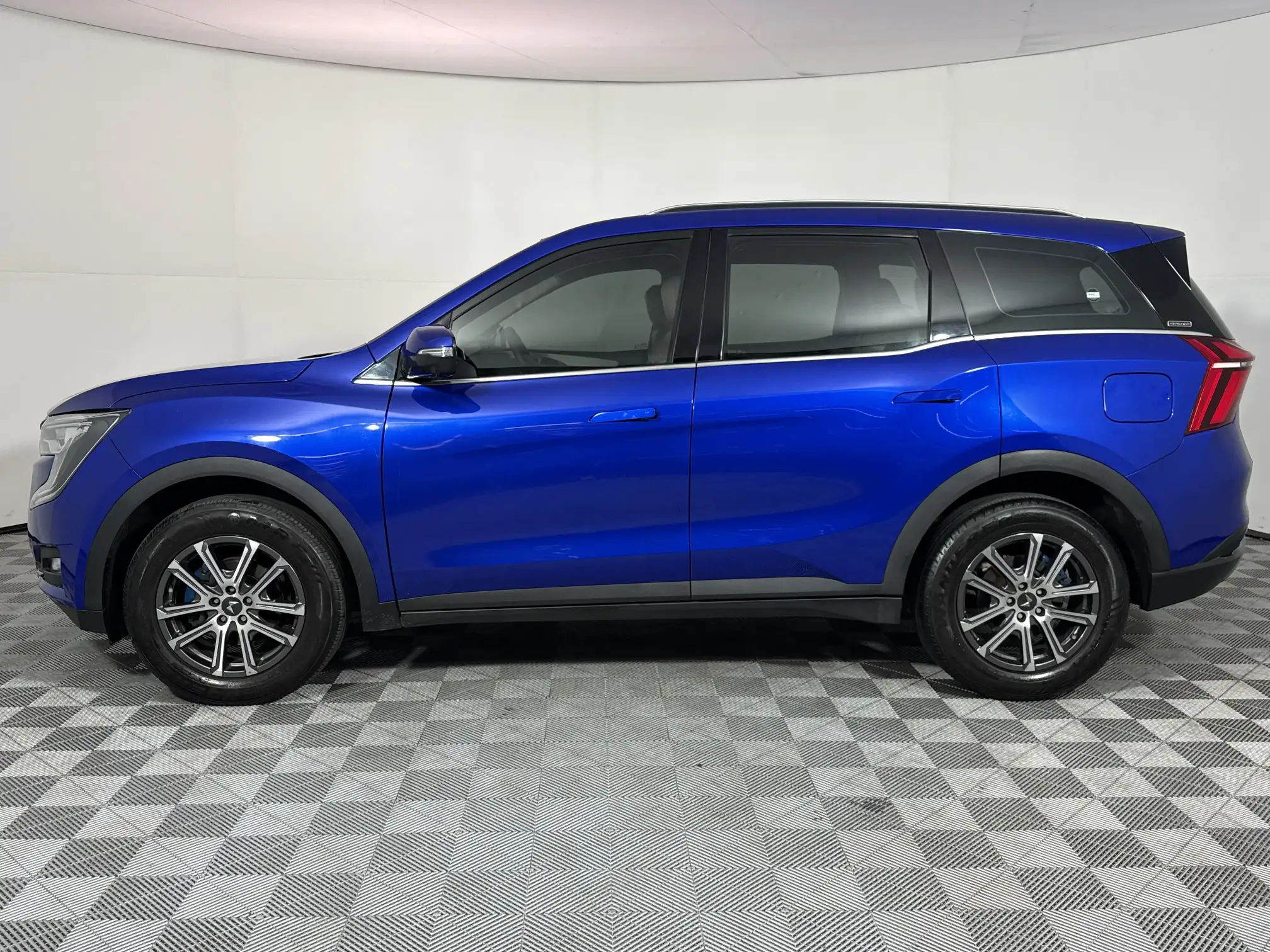 Mahindra XUV 700