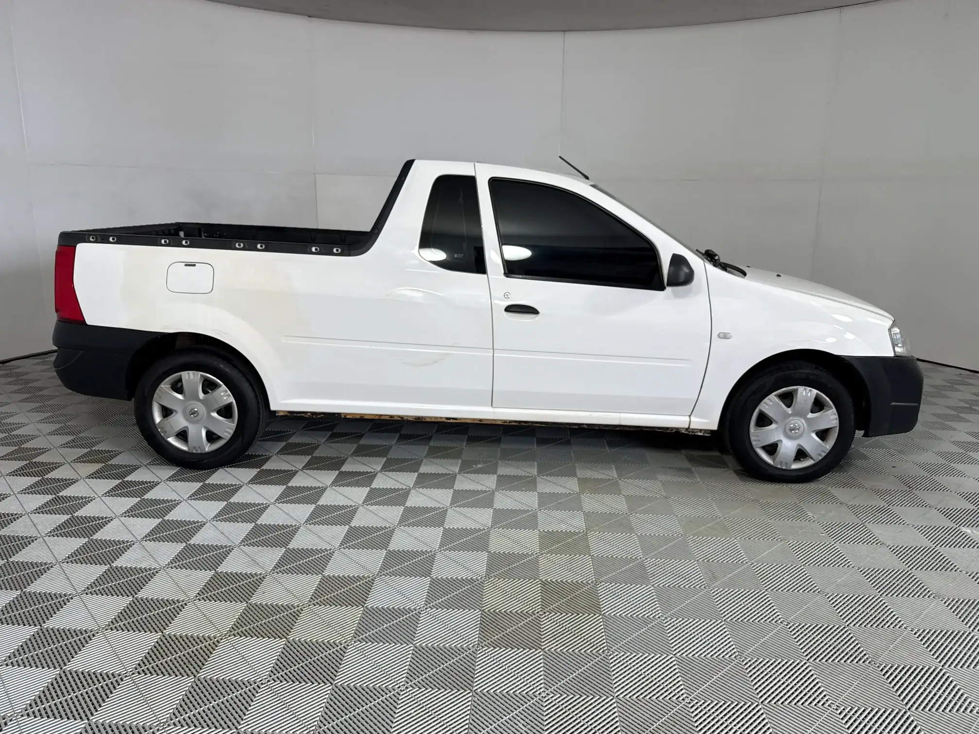 Nissan NP200