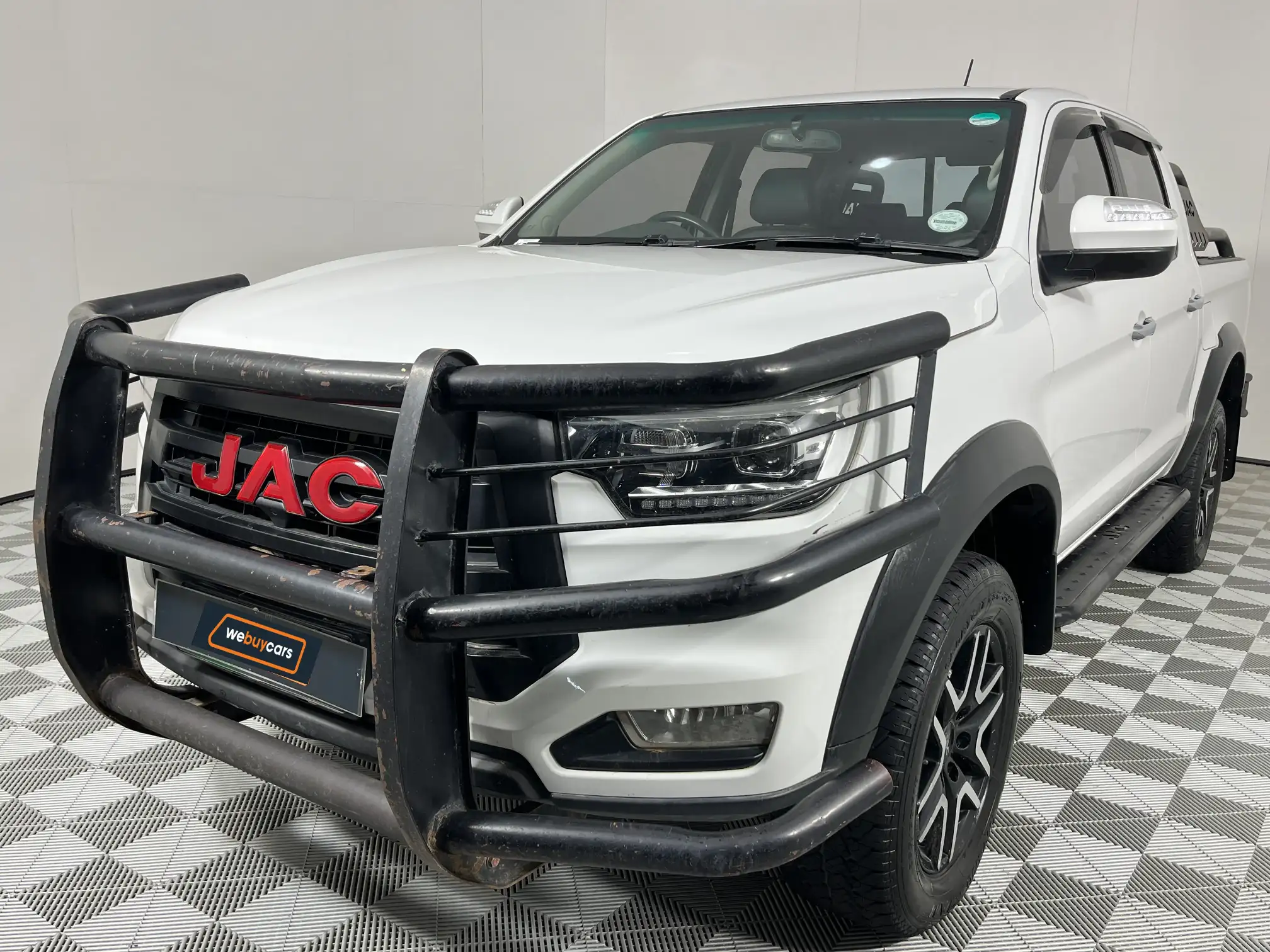 JAC T8
