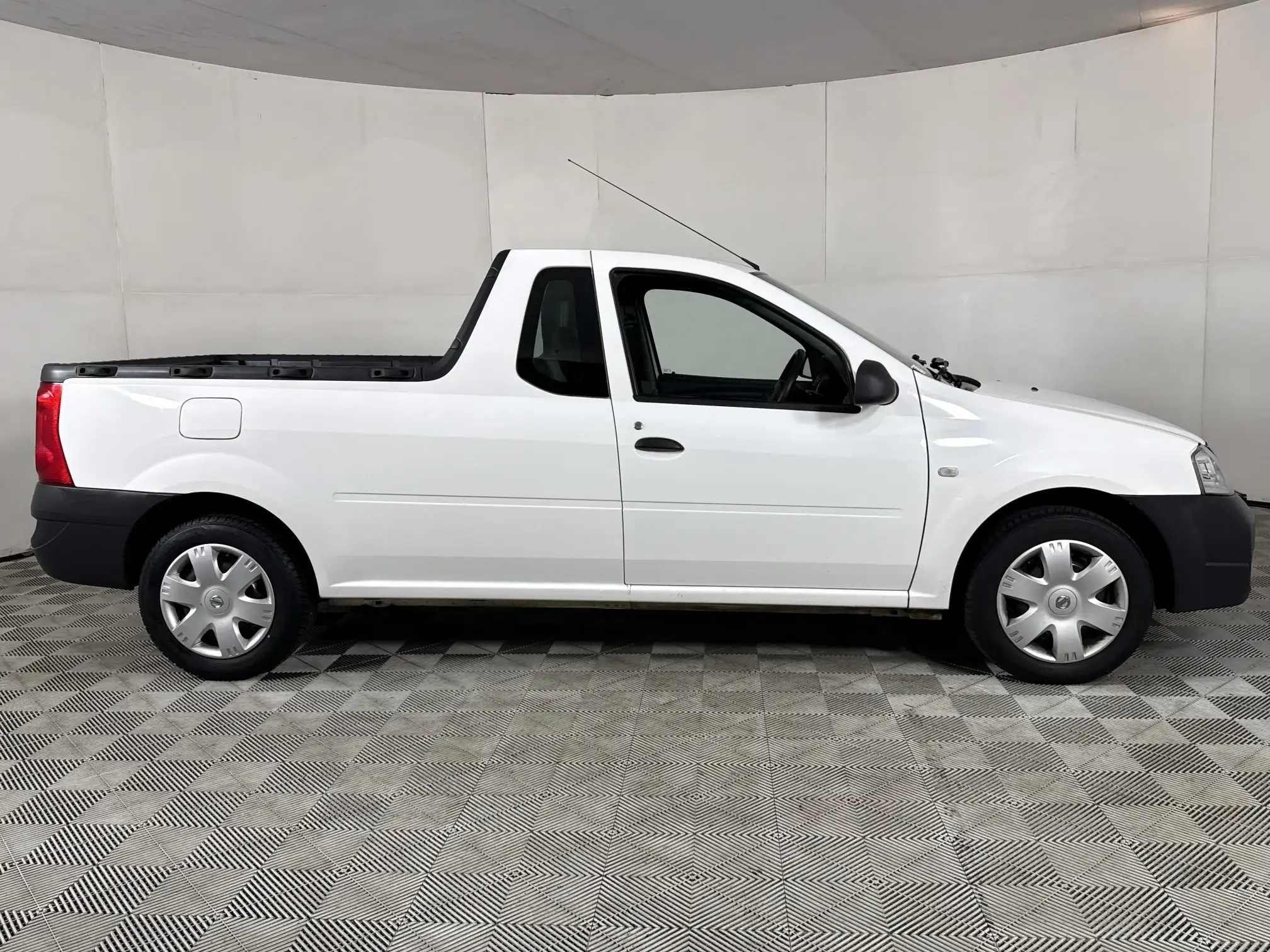 Nissan NP200