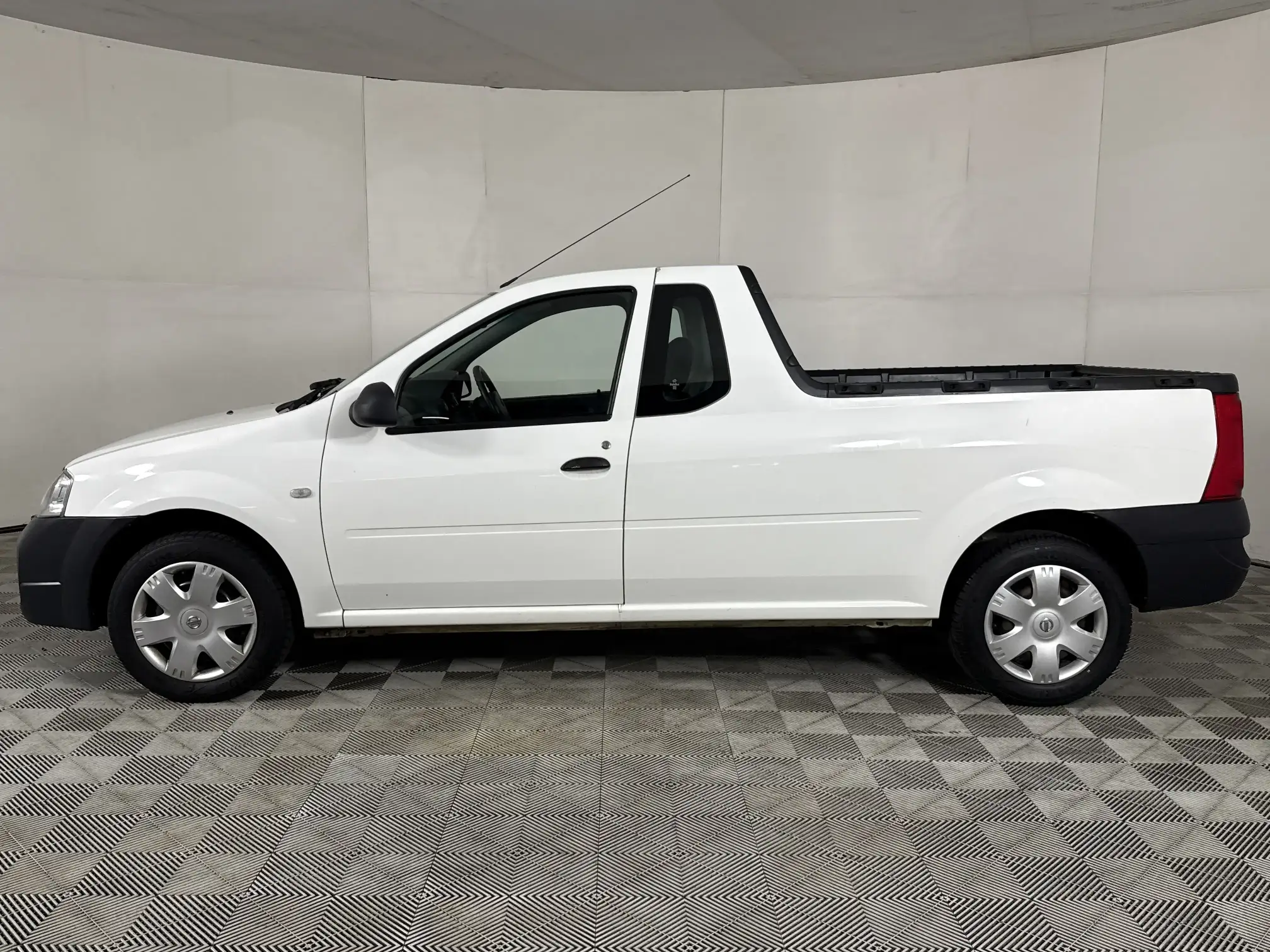 Nissan NP200