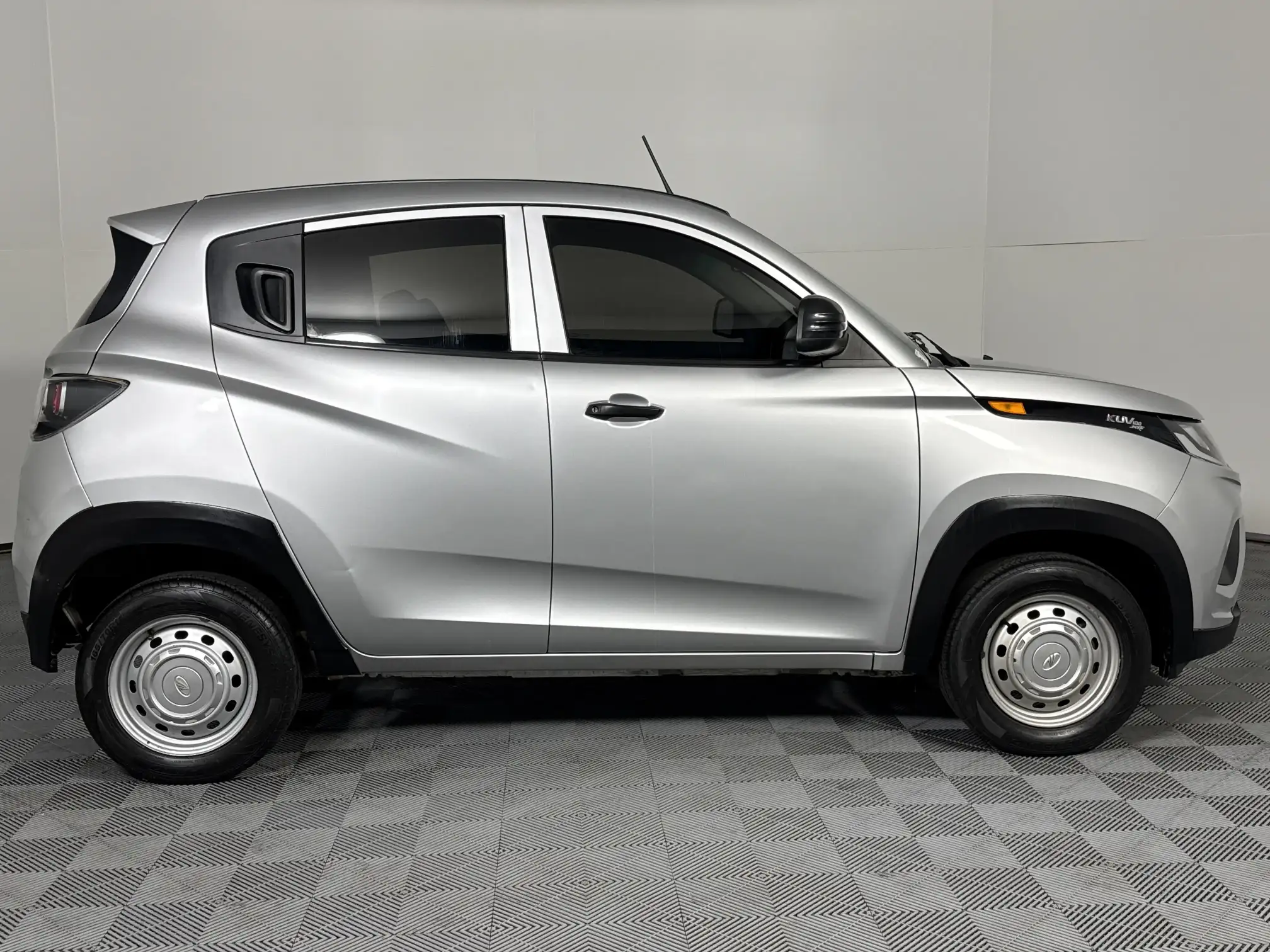 Mahindra KUV 100