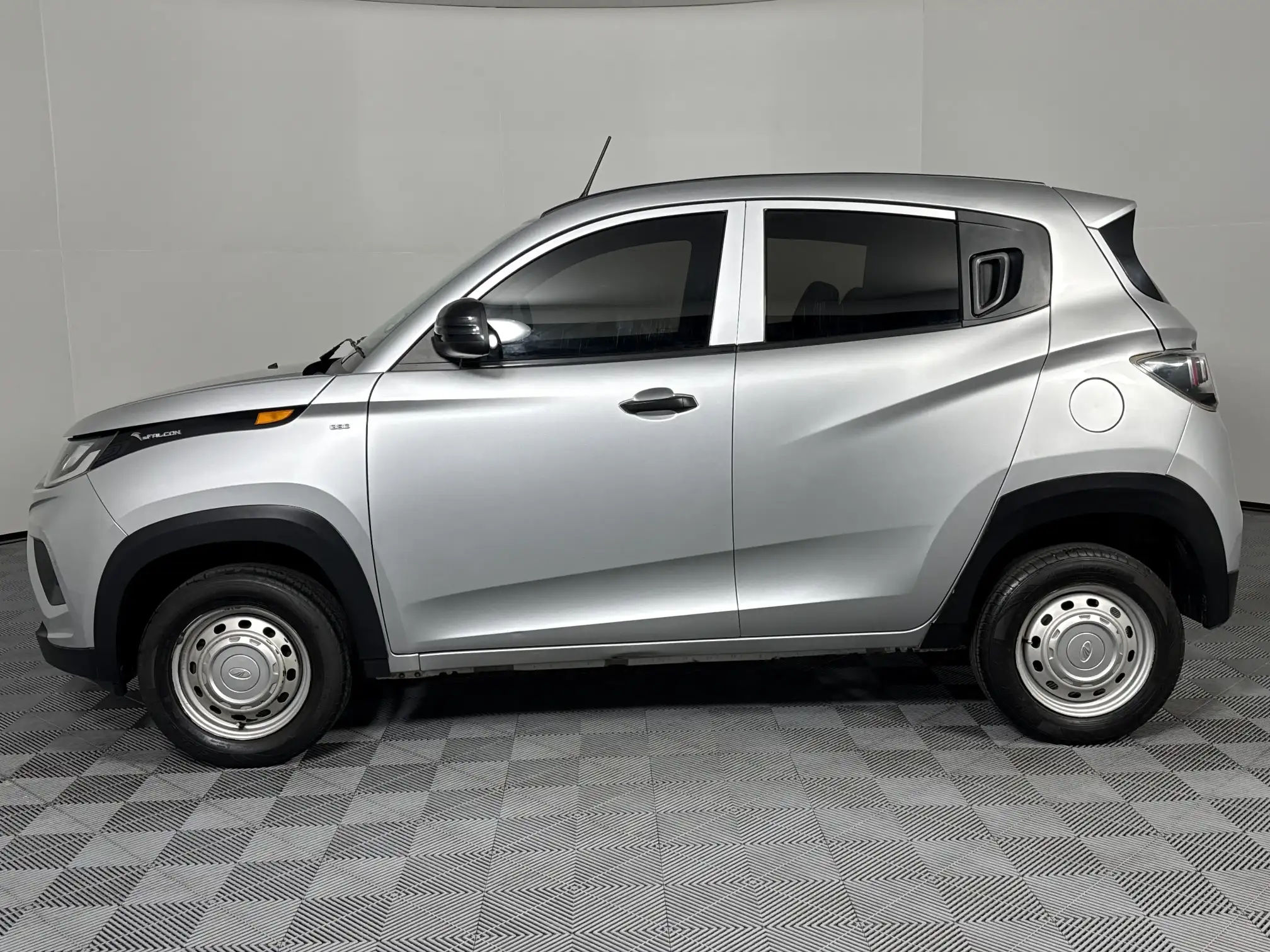 Mahindra KUV 100