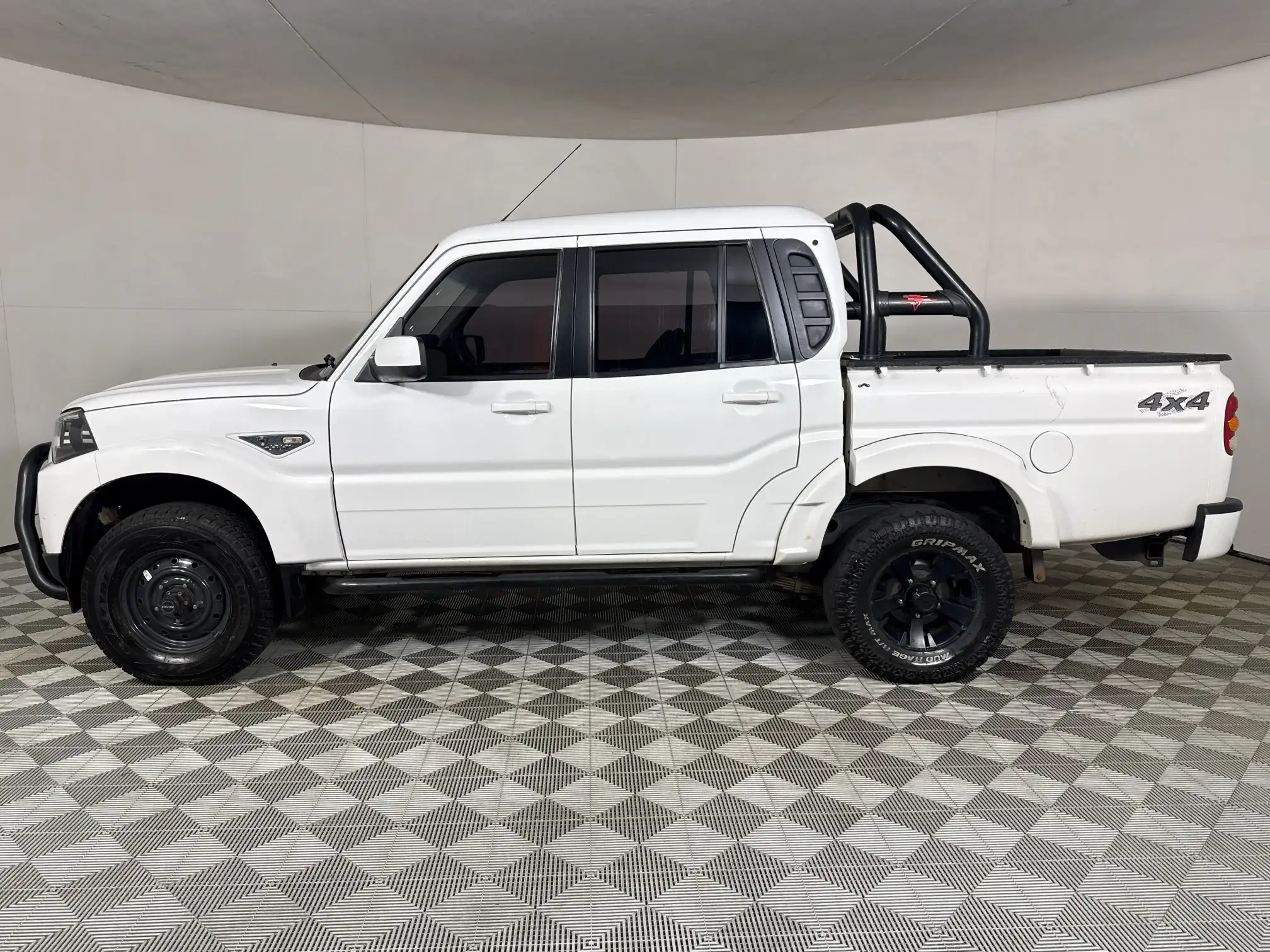 Mahindra PIK UP