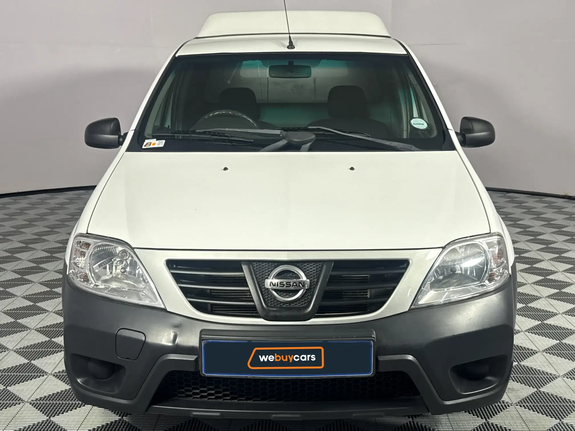 Nissan NP200