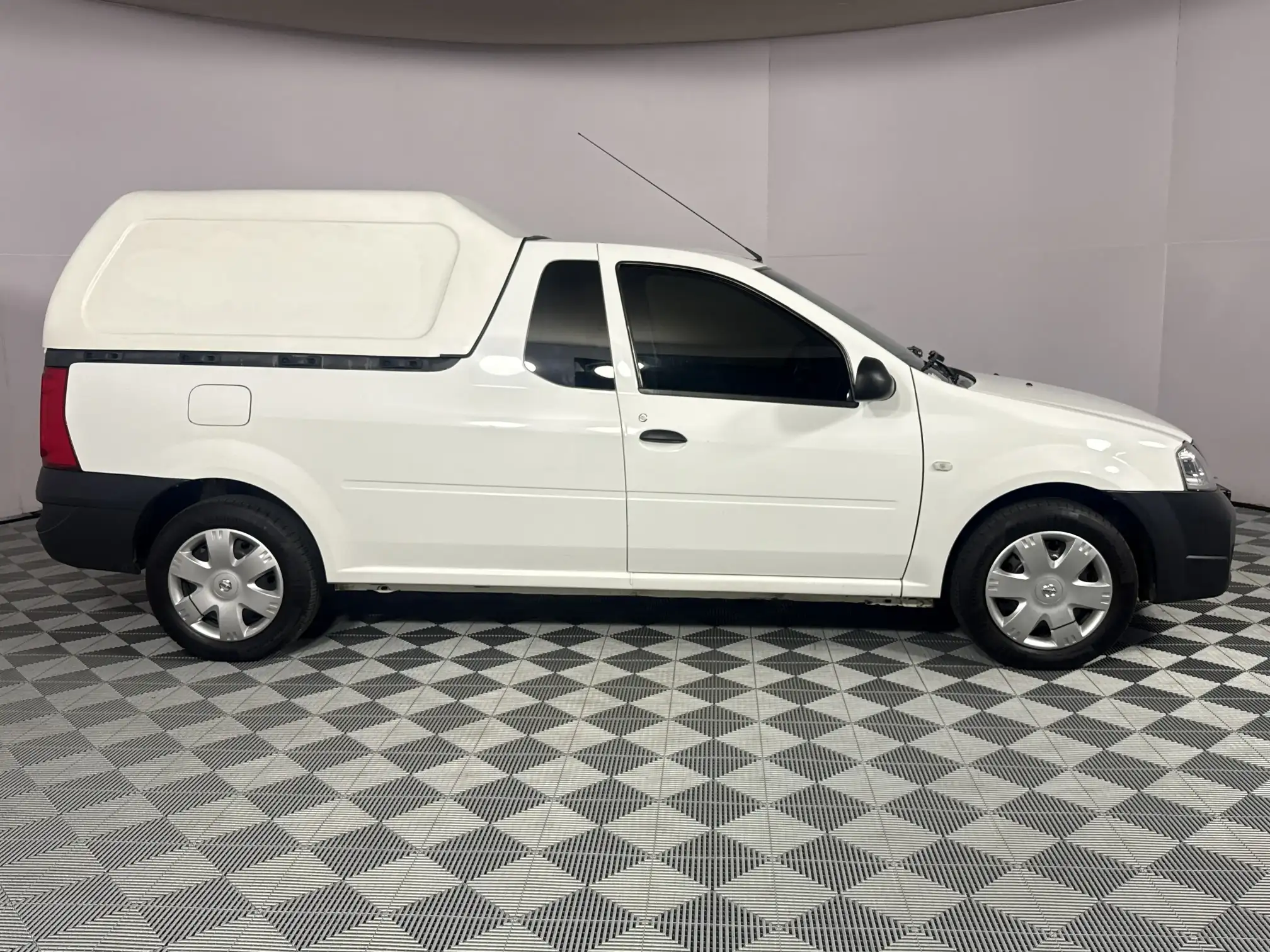 Nissan NP200