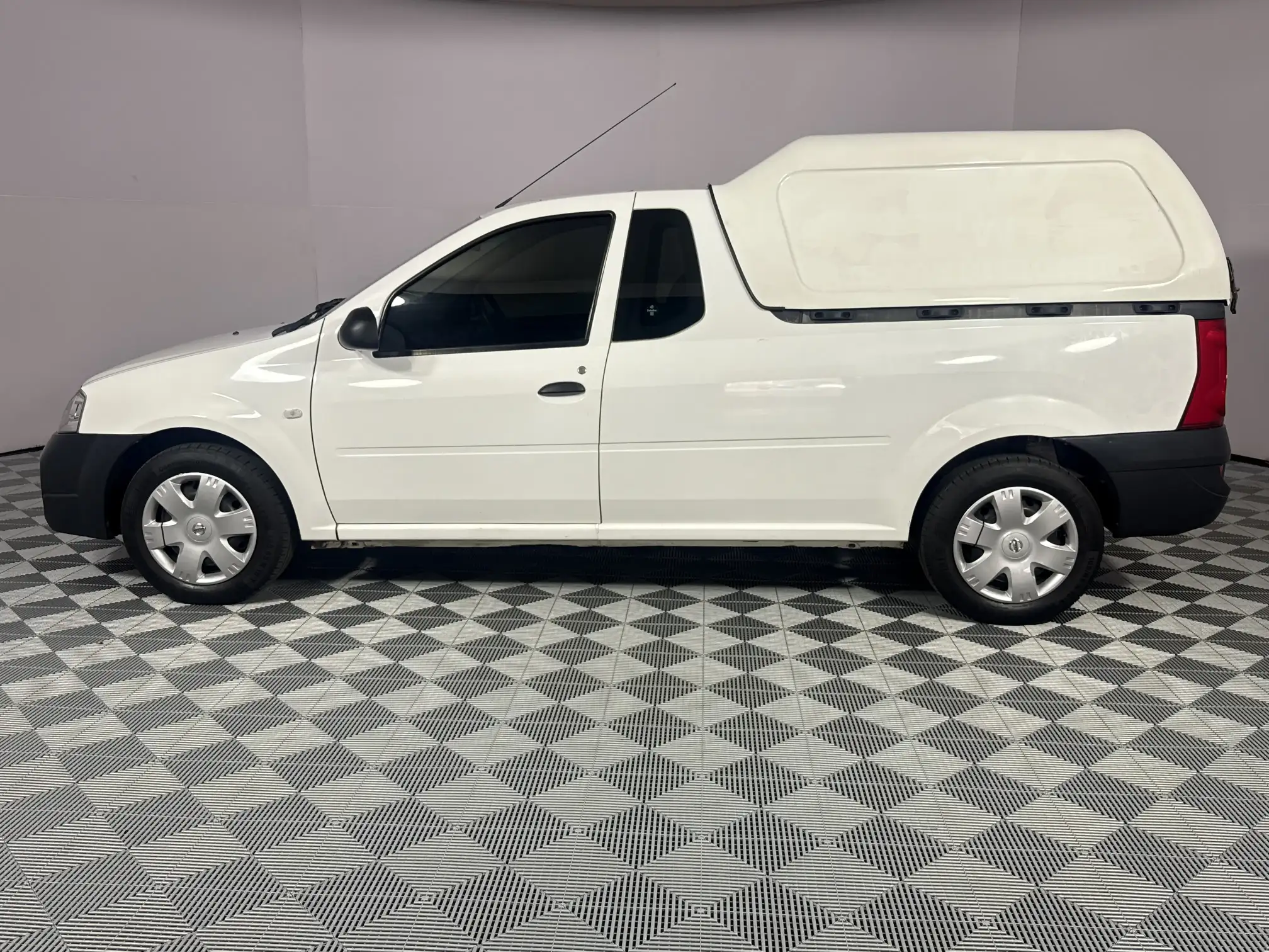 Nissan NP200
